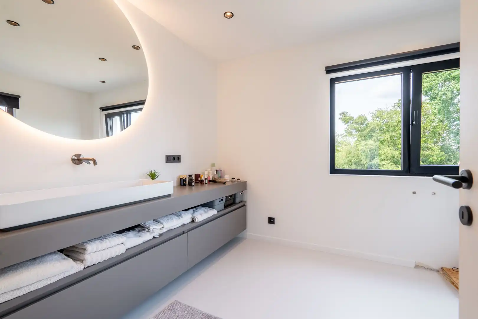 Instapklare woning met 3 slpkmrs op een perceel van 890m²! foto 24