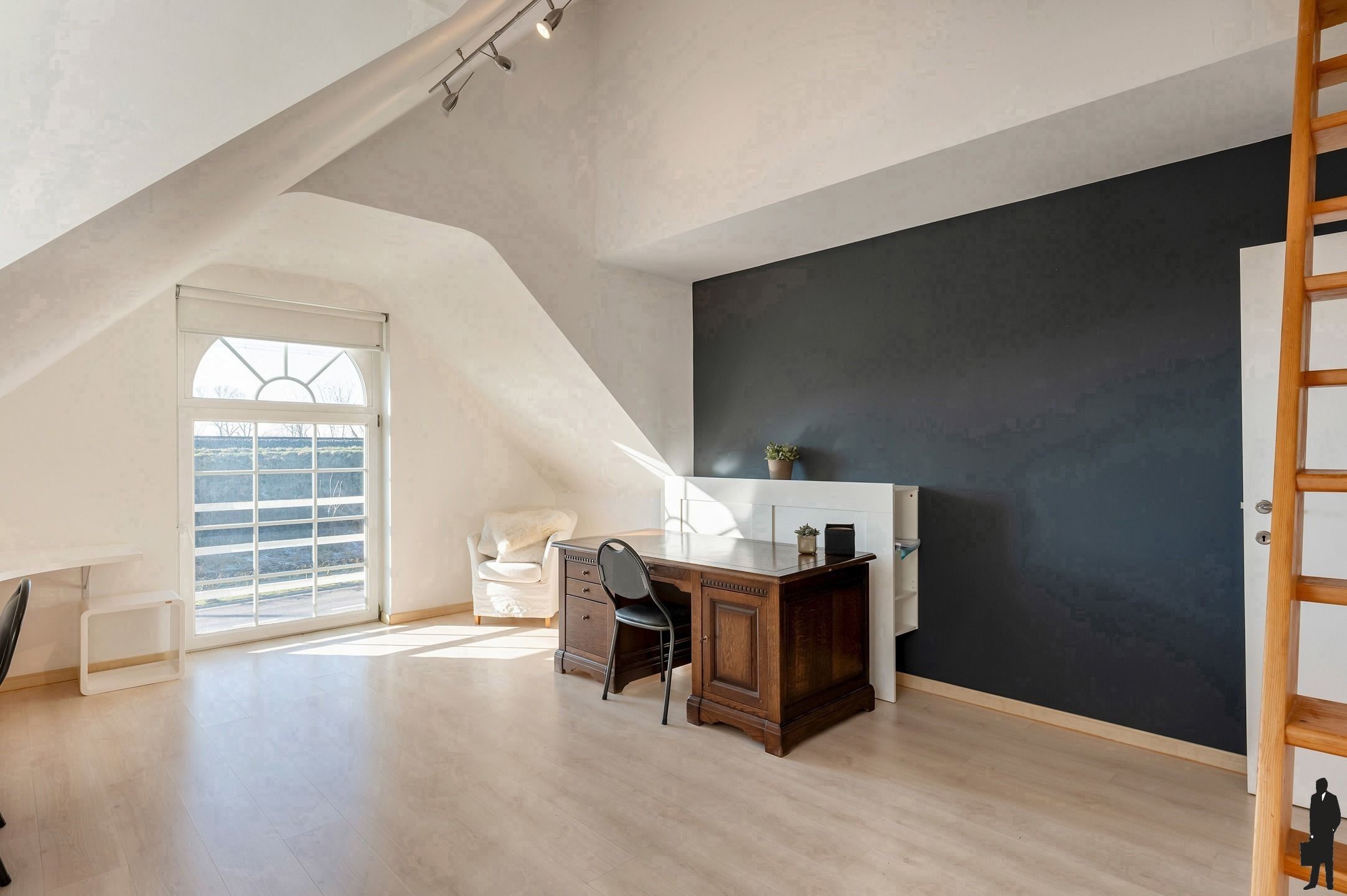 Ruime woning (ca. 225m²) met 3 grote slk’s, garage en mooie tuin op 726m² foto 14
