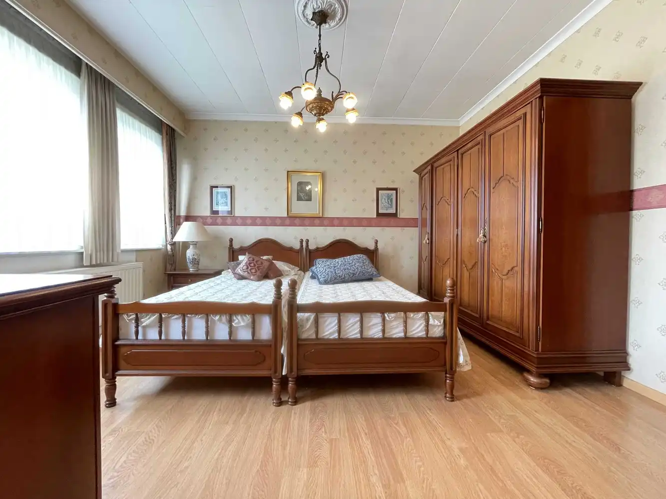 Charmante woning met grote tuin foto 15