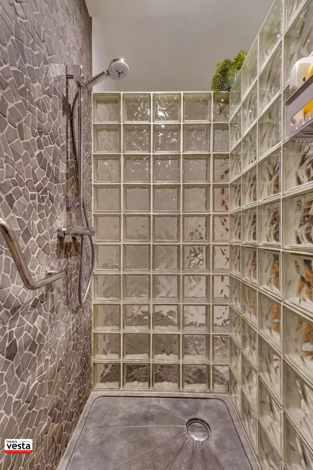 Ruime villa op een goede locatie foto 17