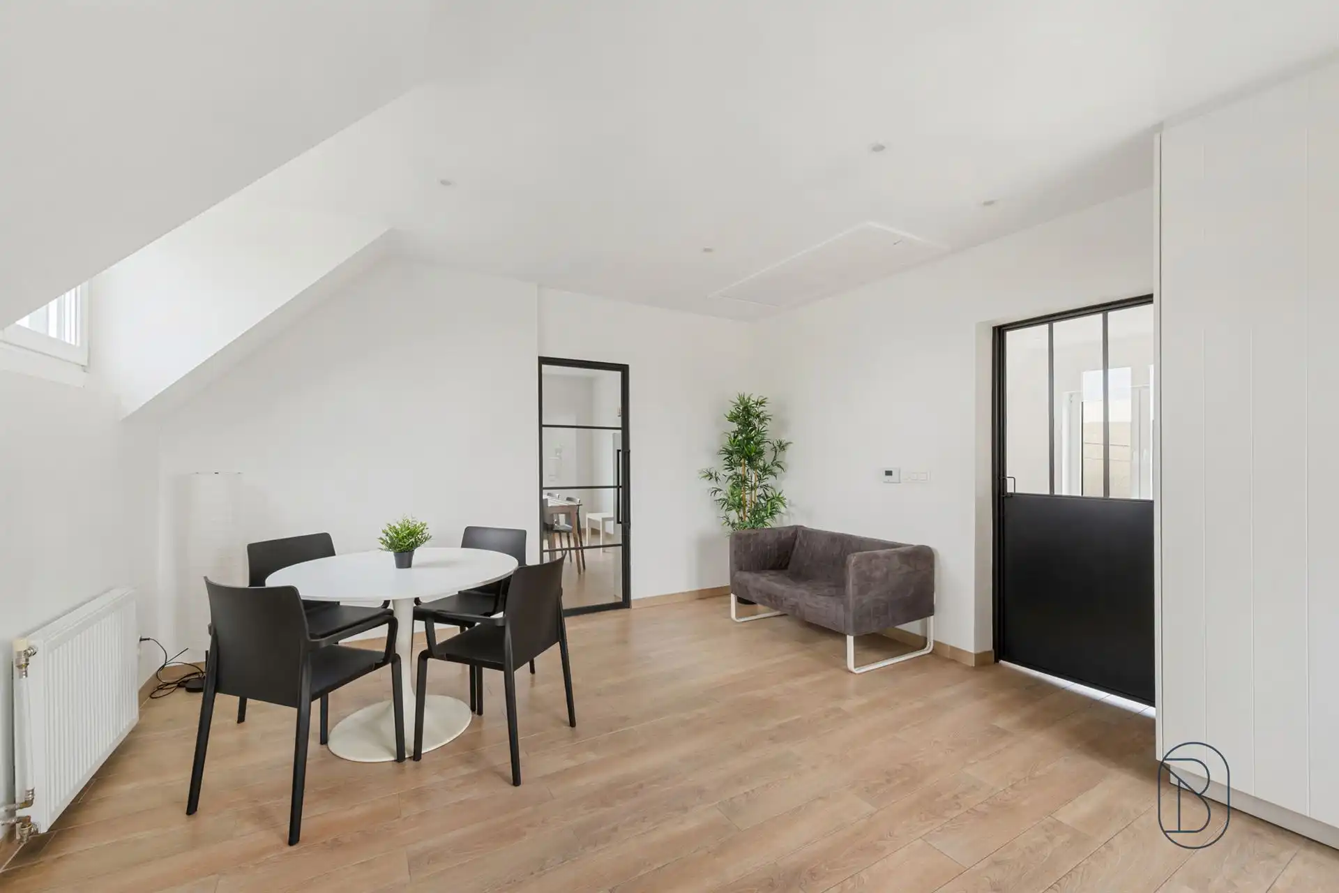Ideaal kantoorgebouw/praktijk met appartement/extra kantoor foto 18