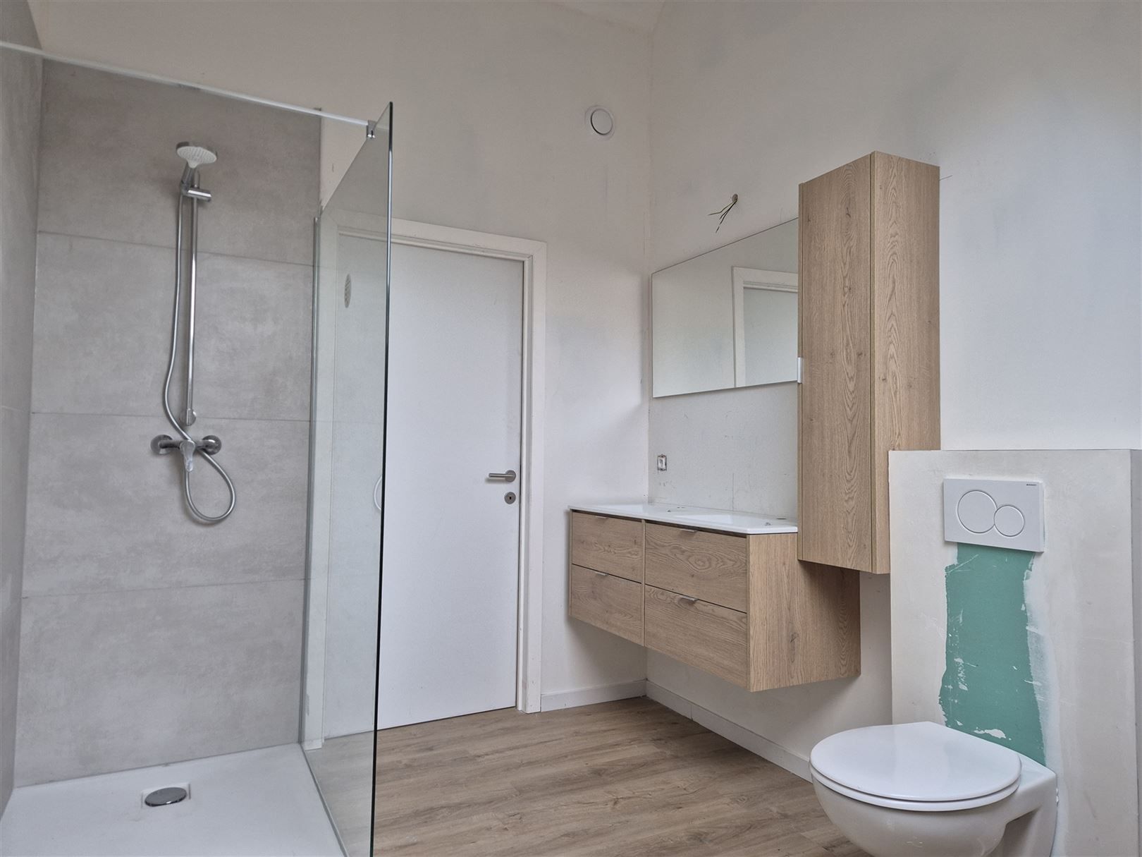 Volledig gerenoveerde, rustig gelegen woning met 4 slaapkamers. foto 17