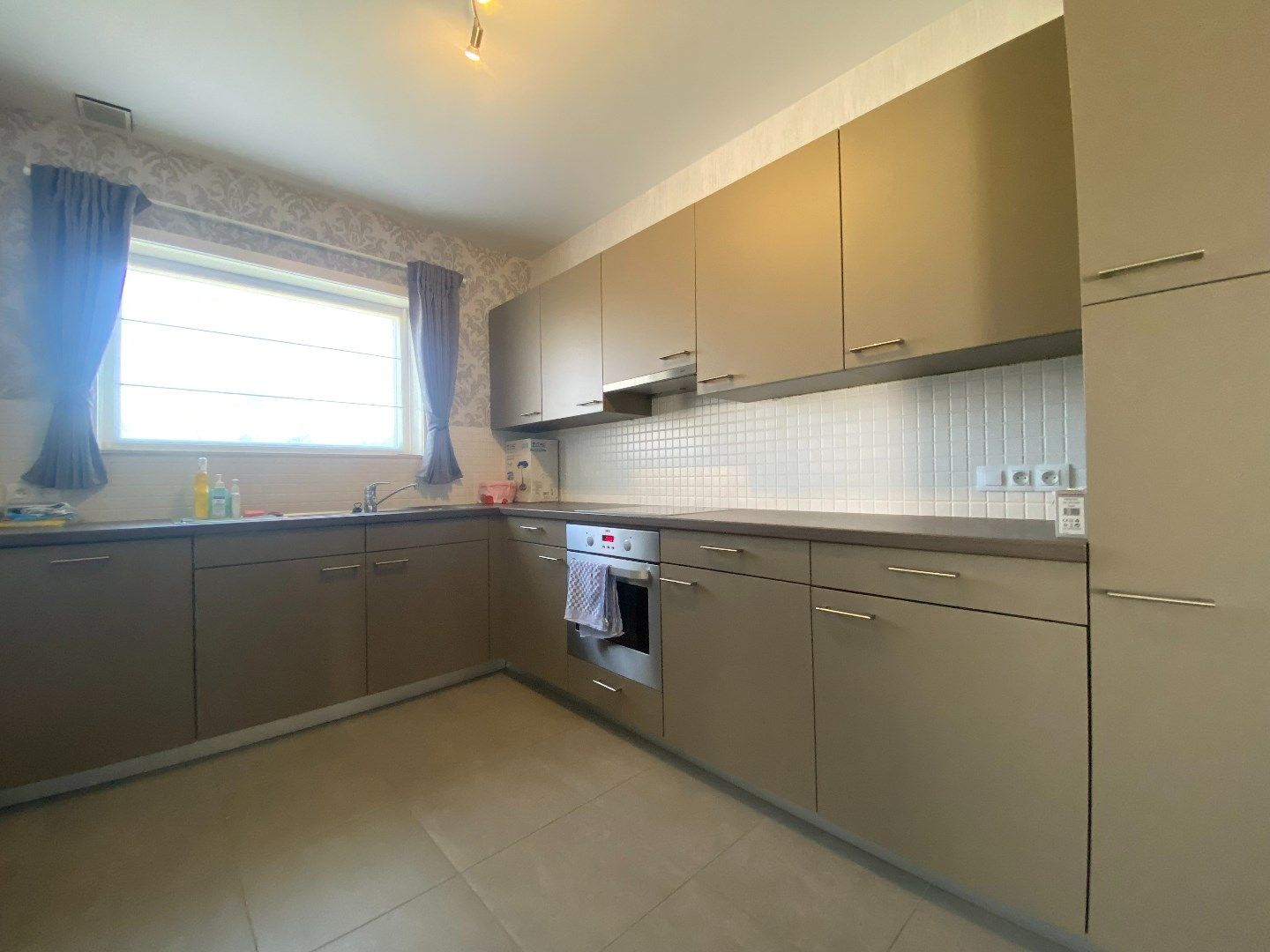 Residentieel gelegen halfopen woning TE HUUR in Deerlijk! foto 7