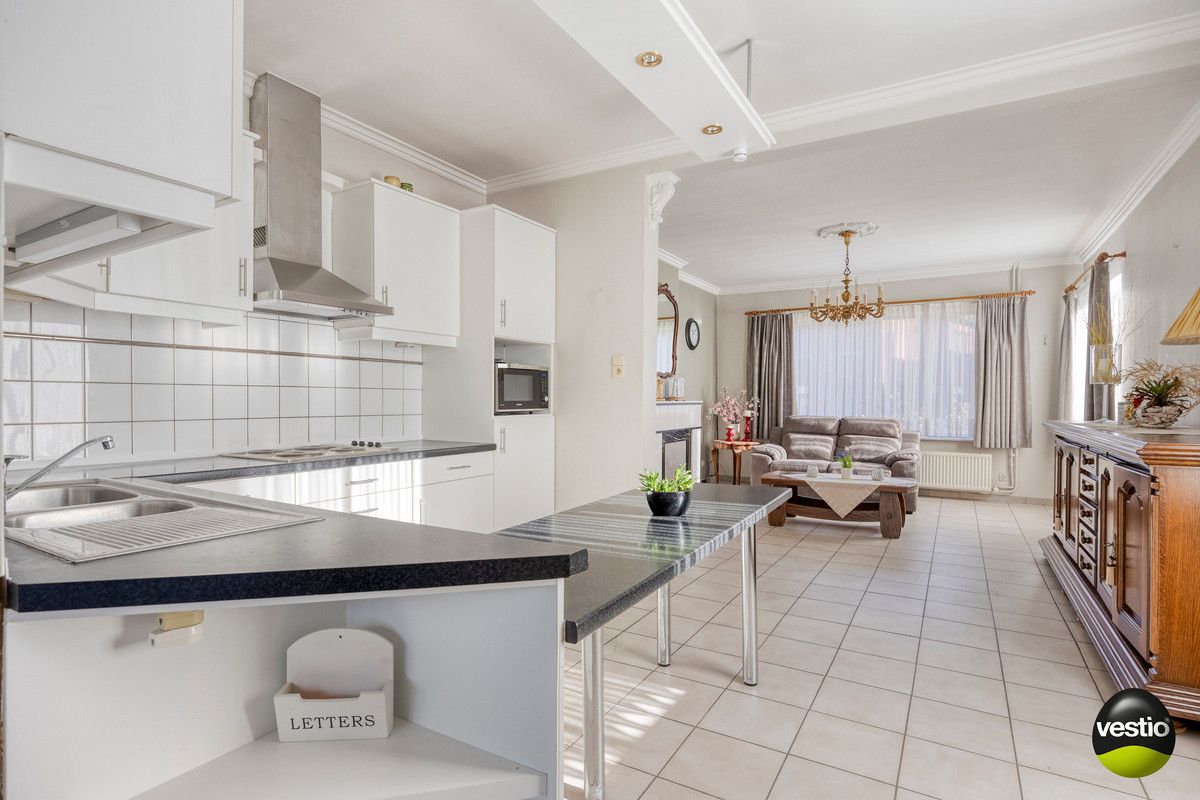 RUSTIG GELEGEN RUIME HALFVRIJSTAANDE WONING MET GROTE TUIN OP 22A49CA TE HOESELT. foto 6