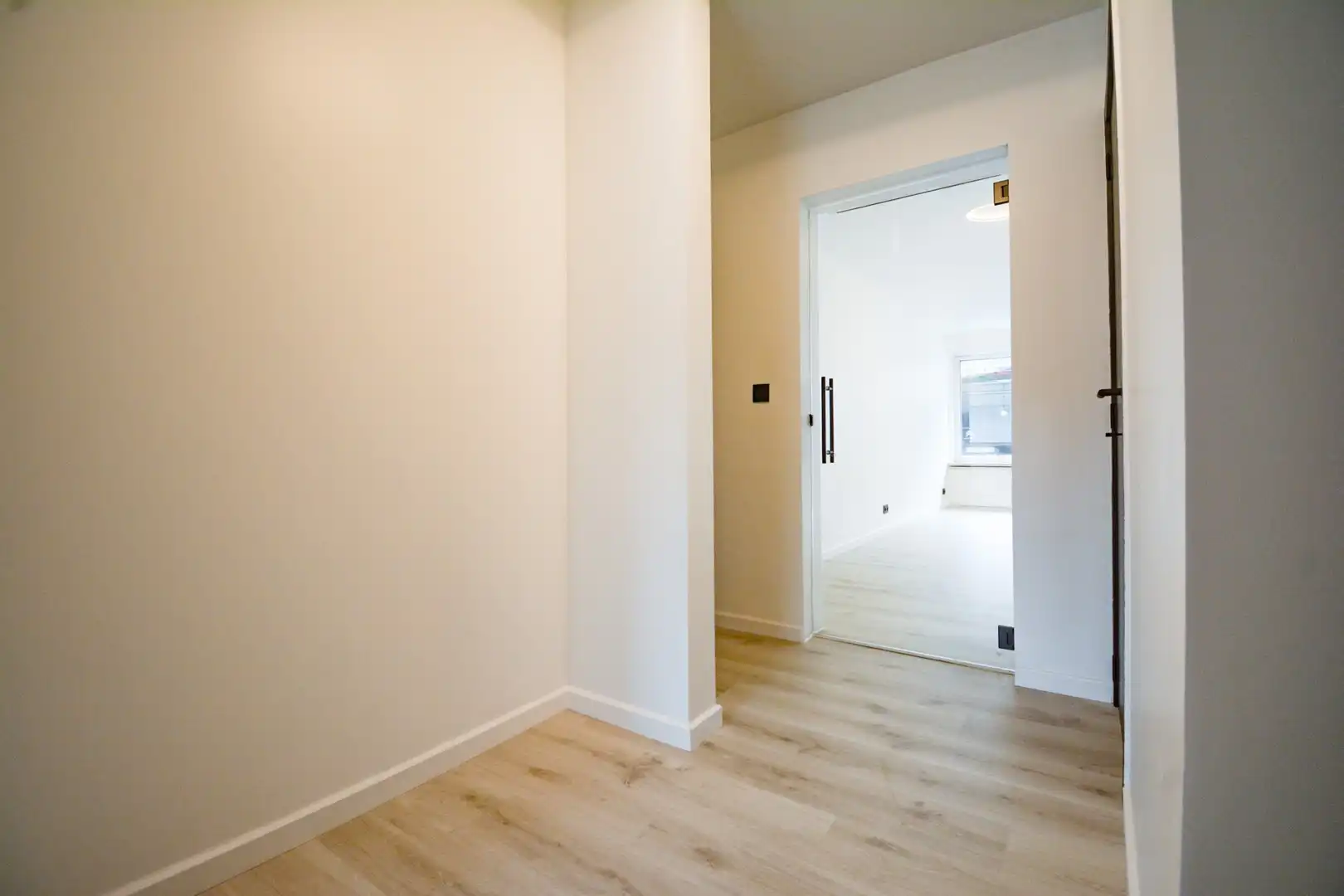 Instapklaar gelijkvloers appartement met garage te Roeselare foto 7
