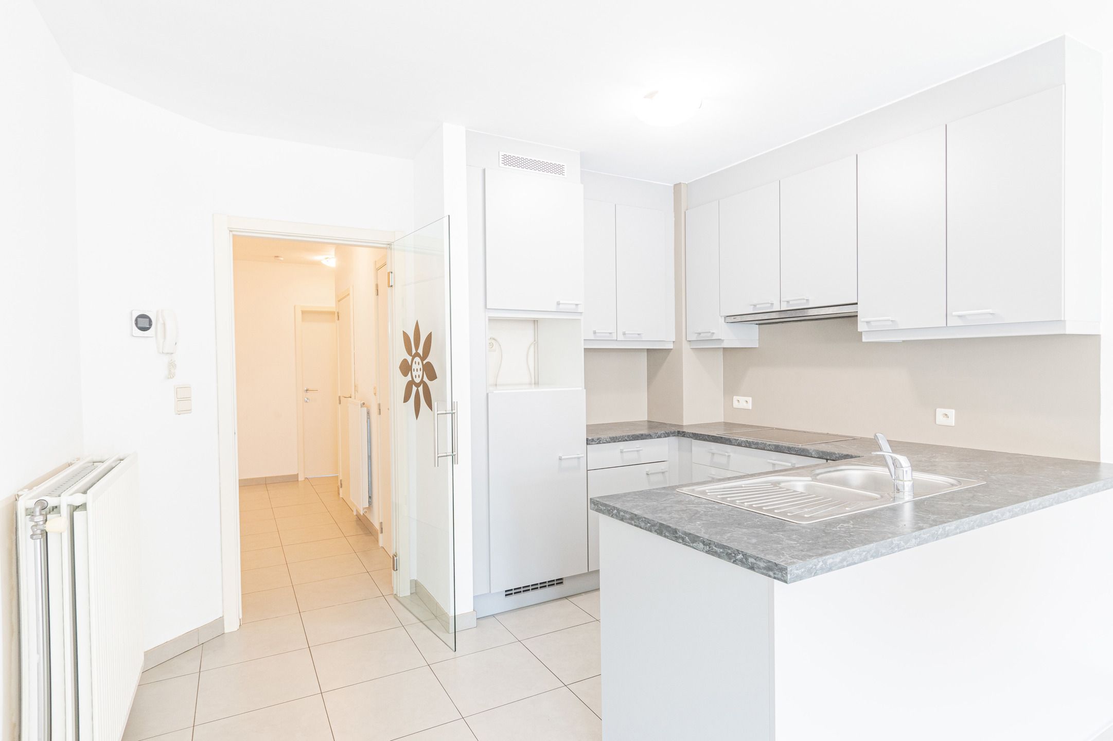 Gelijkvloers appartement met 2 slaapkamers! foto 5