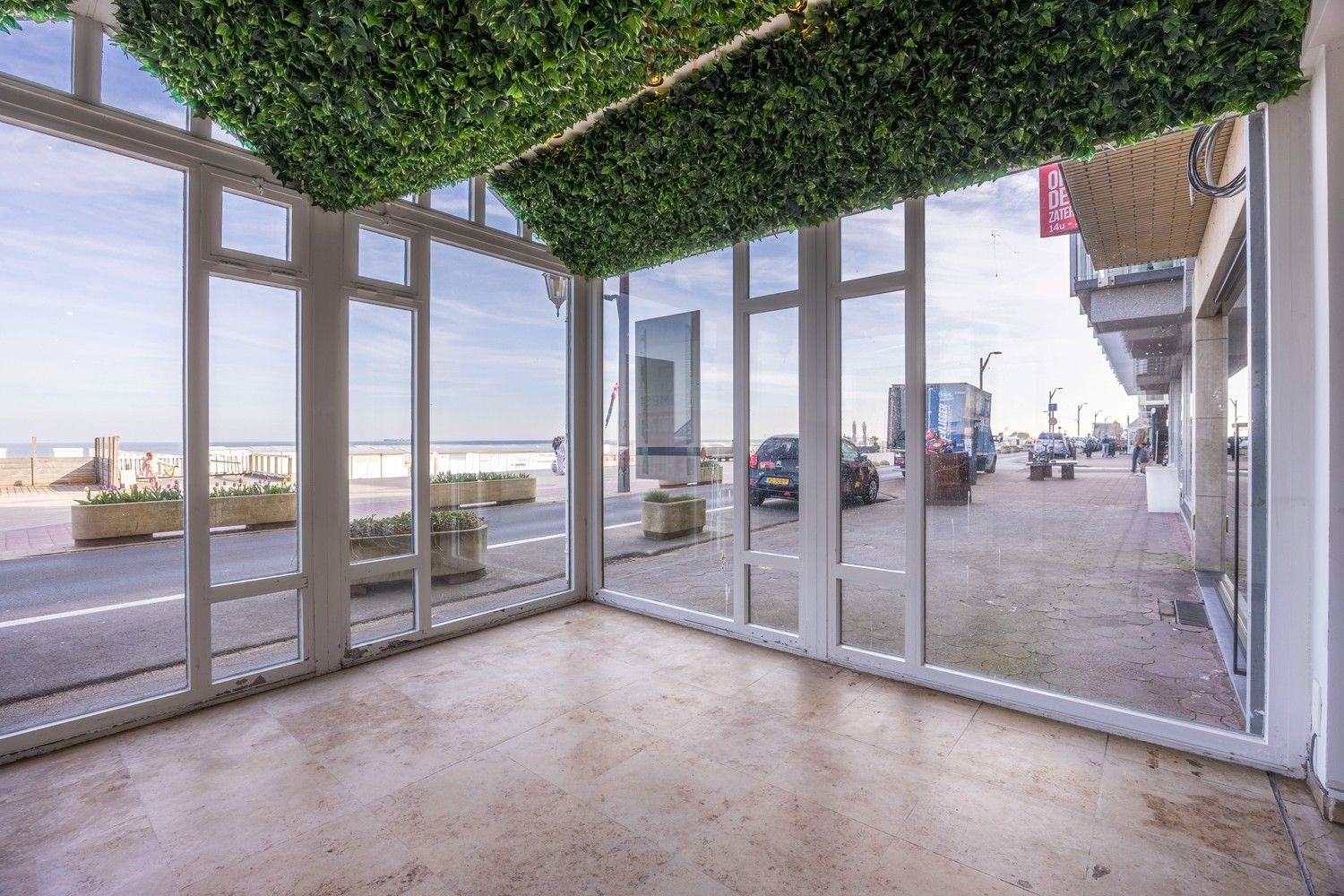 Handel / horeca gelijkvloers op de Zeedijk van Knokke. foto 19