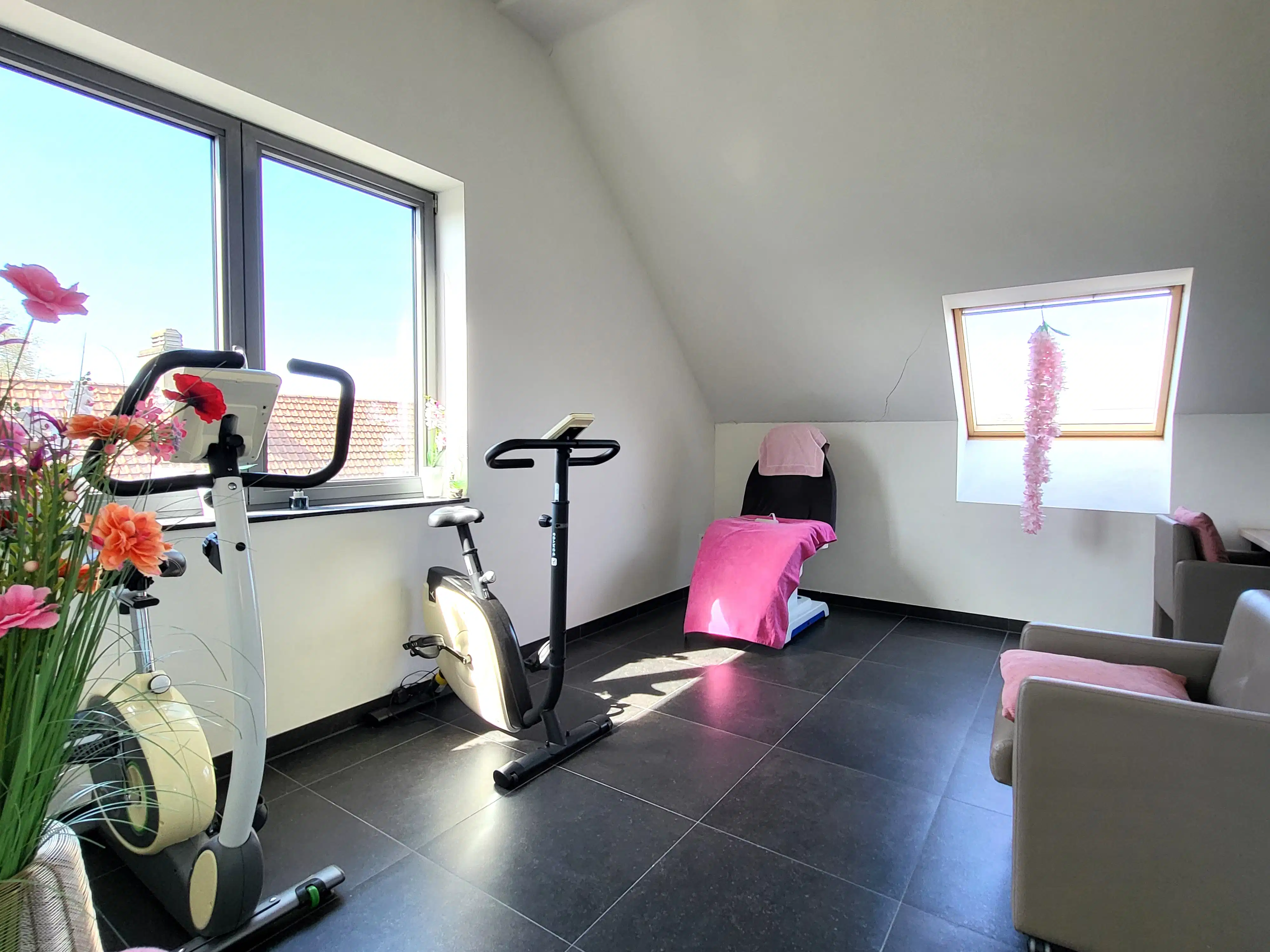 Instapklaar en energiezuinig appartement (66 m²) met zuidgerichte terrassen, ideaal gelegen in een rustige dorpsomgeving op wandelafstand van winkels, openbaar vervoer en scholen.  foto 28