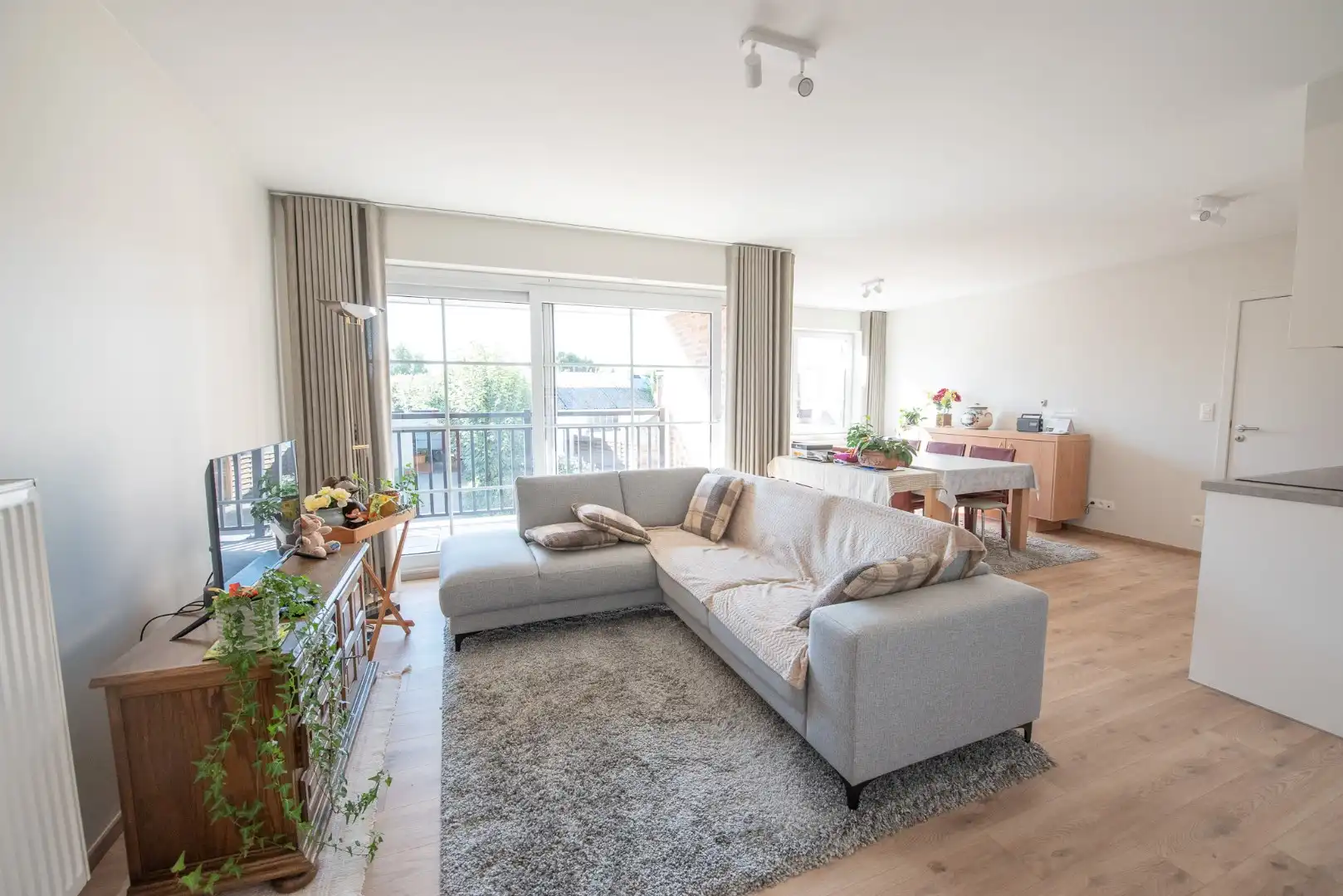 Centraal gelegen nieuwbouwappartement met 1 slaapkamer te koop te Waregem. foto 2