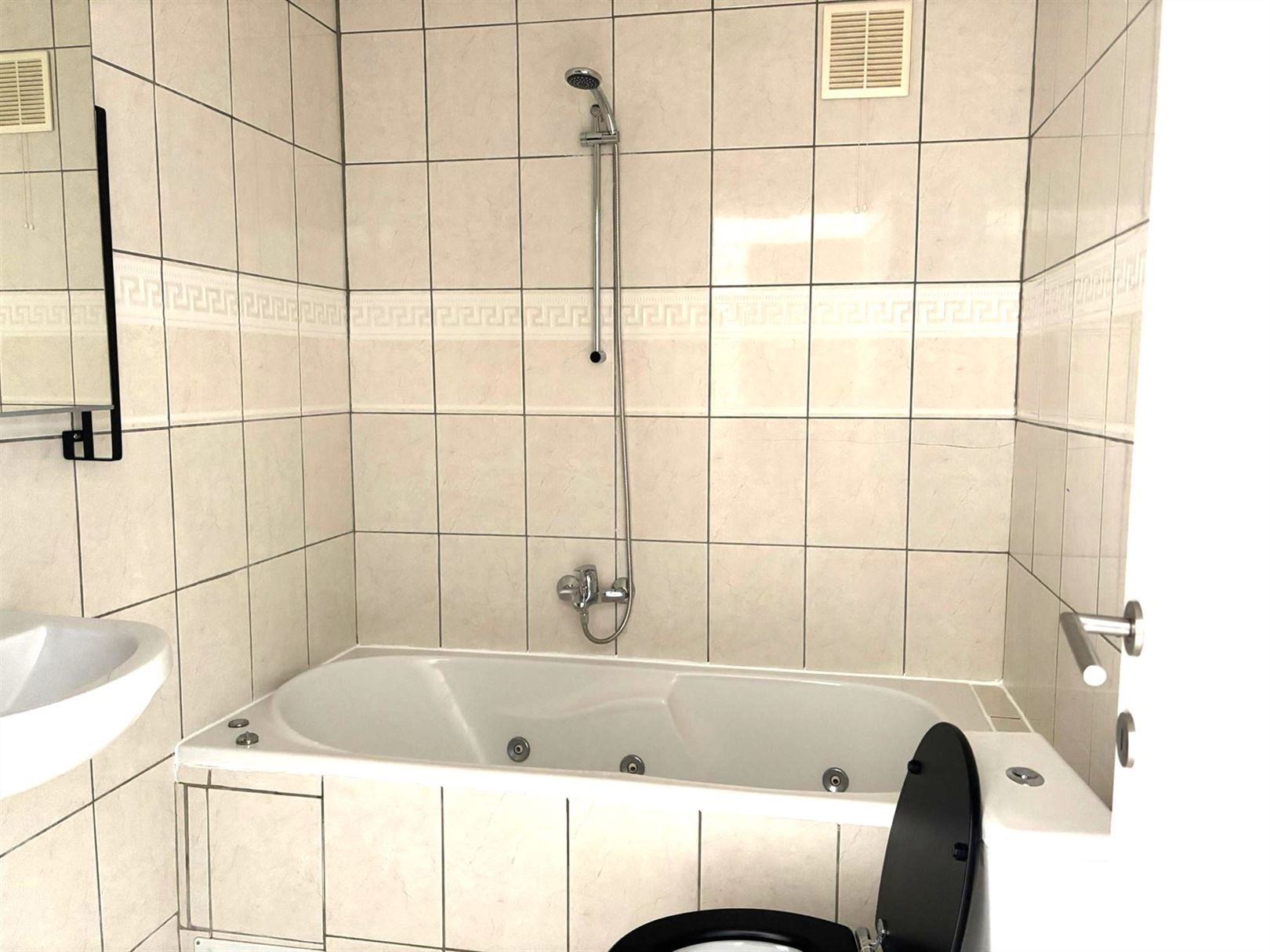 TE HUUR: Appartement met 2 slaapkamers in Heusden! foto 8