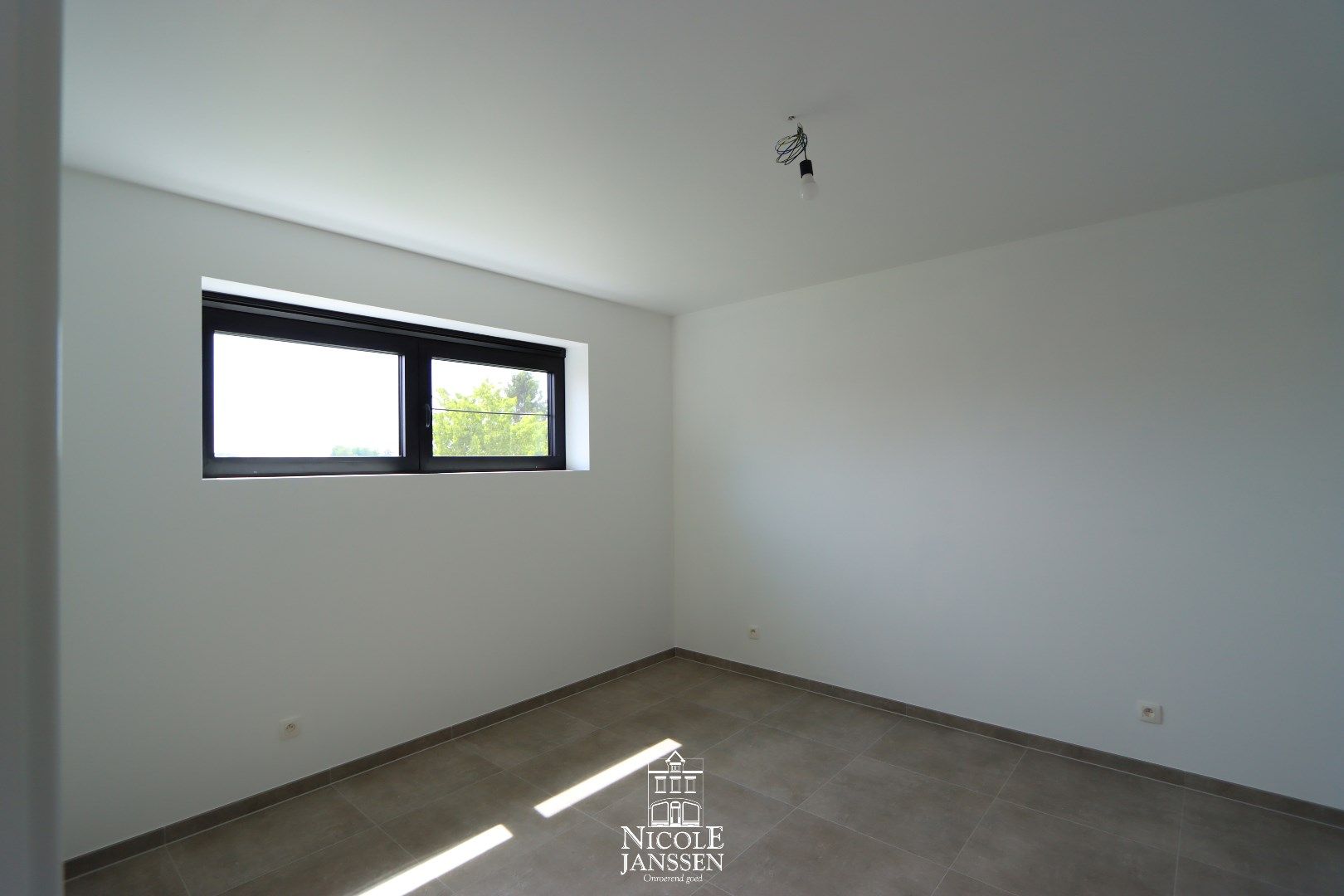 Halfvrijstaande nieuwbouwoning met 3 slaapkamers, carport en tuin in een rustige omgeving foto 14