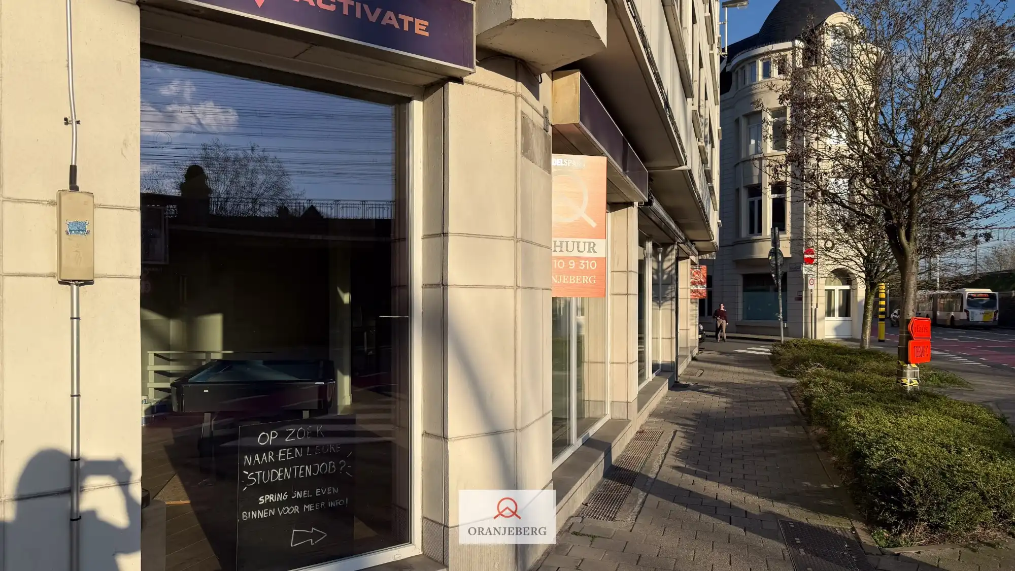 Hoek handelspand op commerciële ligging met veel visibiliteit foto 8