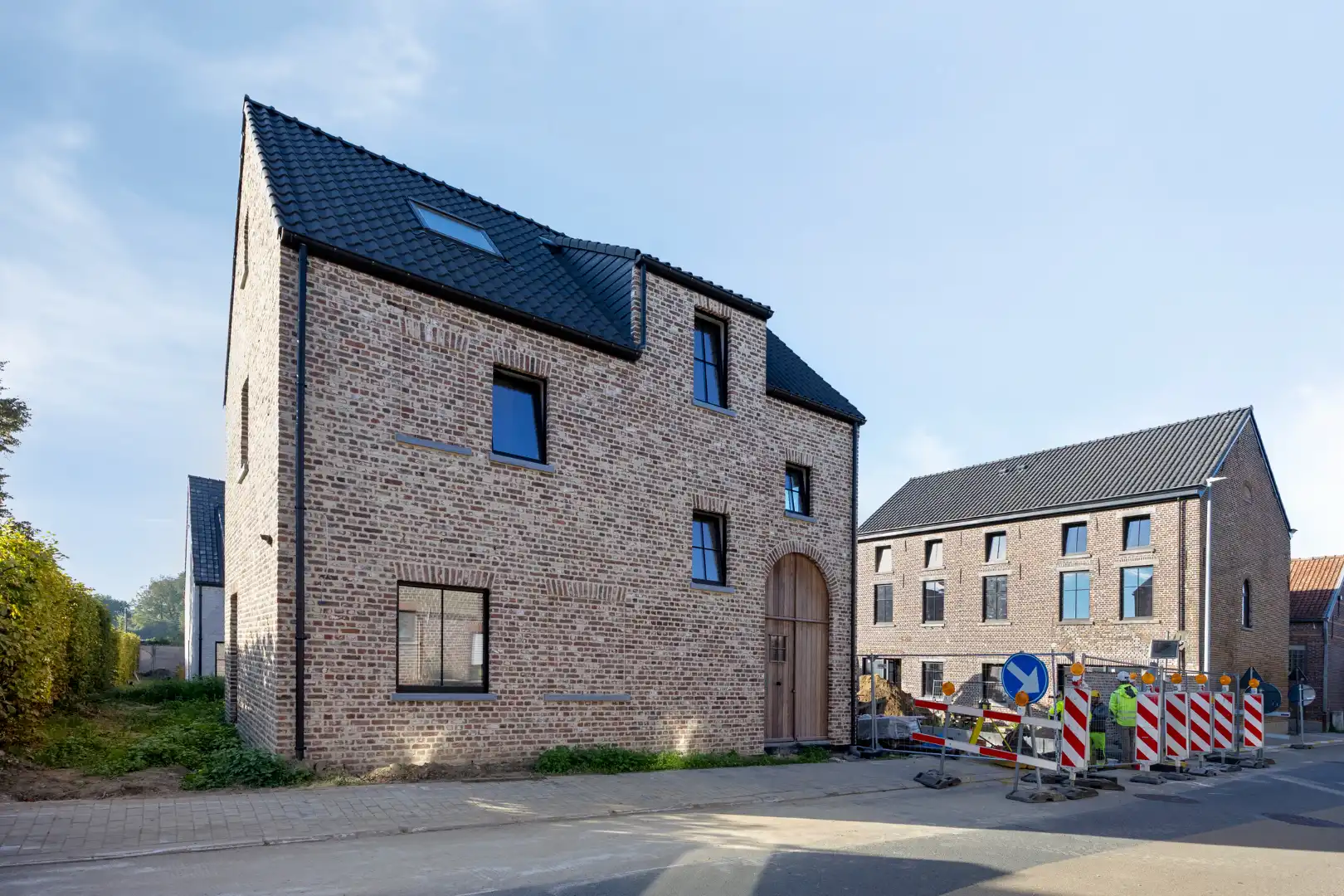 Afgewerkte open bebouwing met 5 slaapkamers, tuin, terras, zolder en garage in Kerkom! - EPB A kWh/m² - bewoonbare opp. 183 m² foto 2