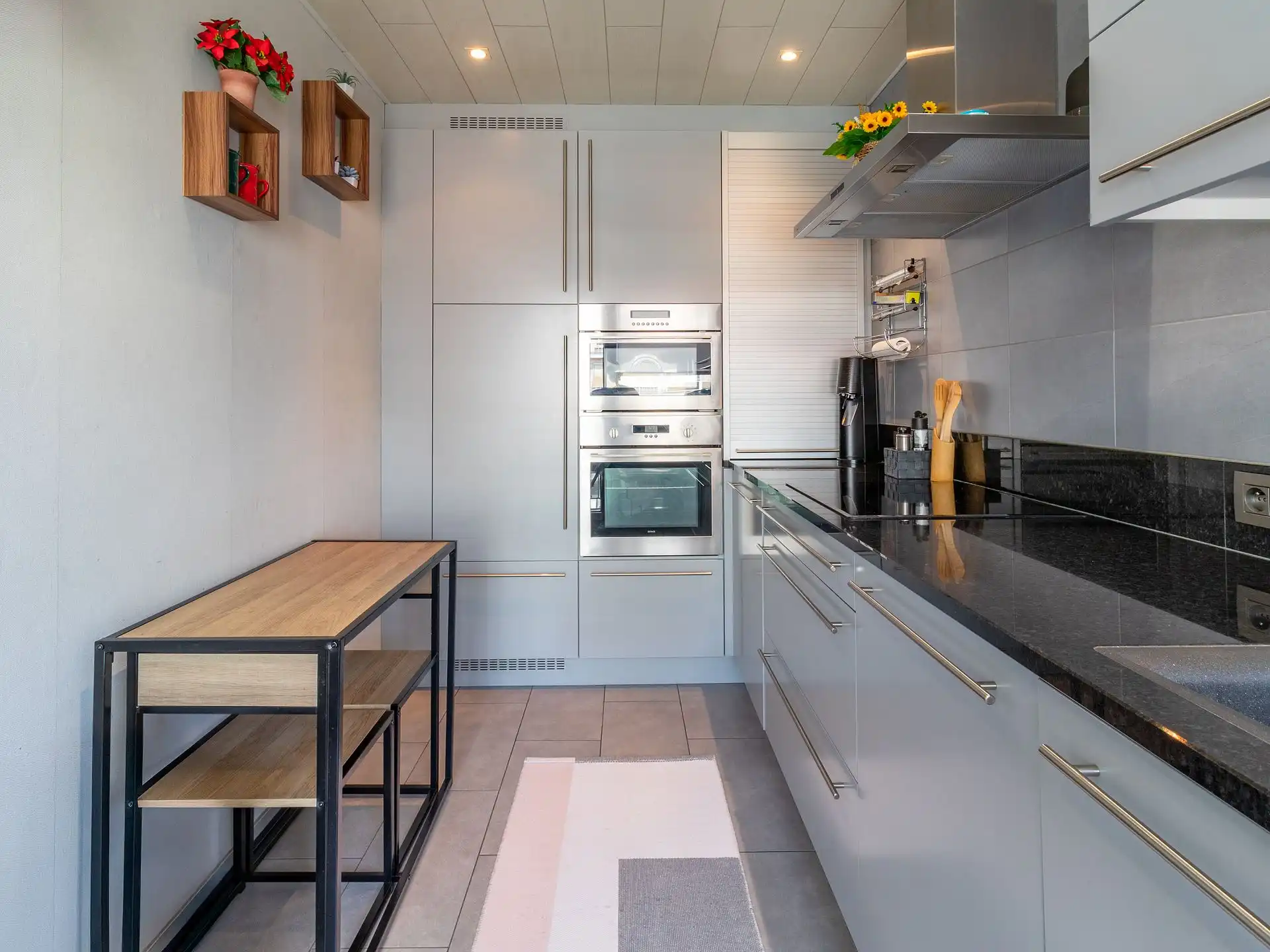 Ruim appartement met twee slaapkamers en terras foto 3