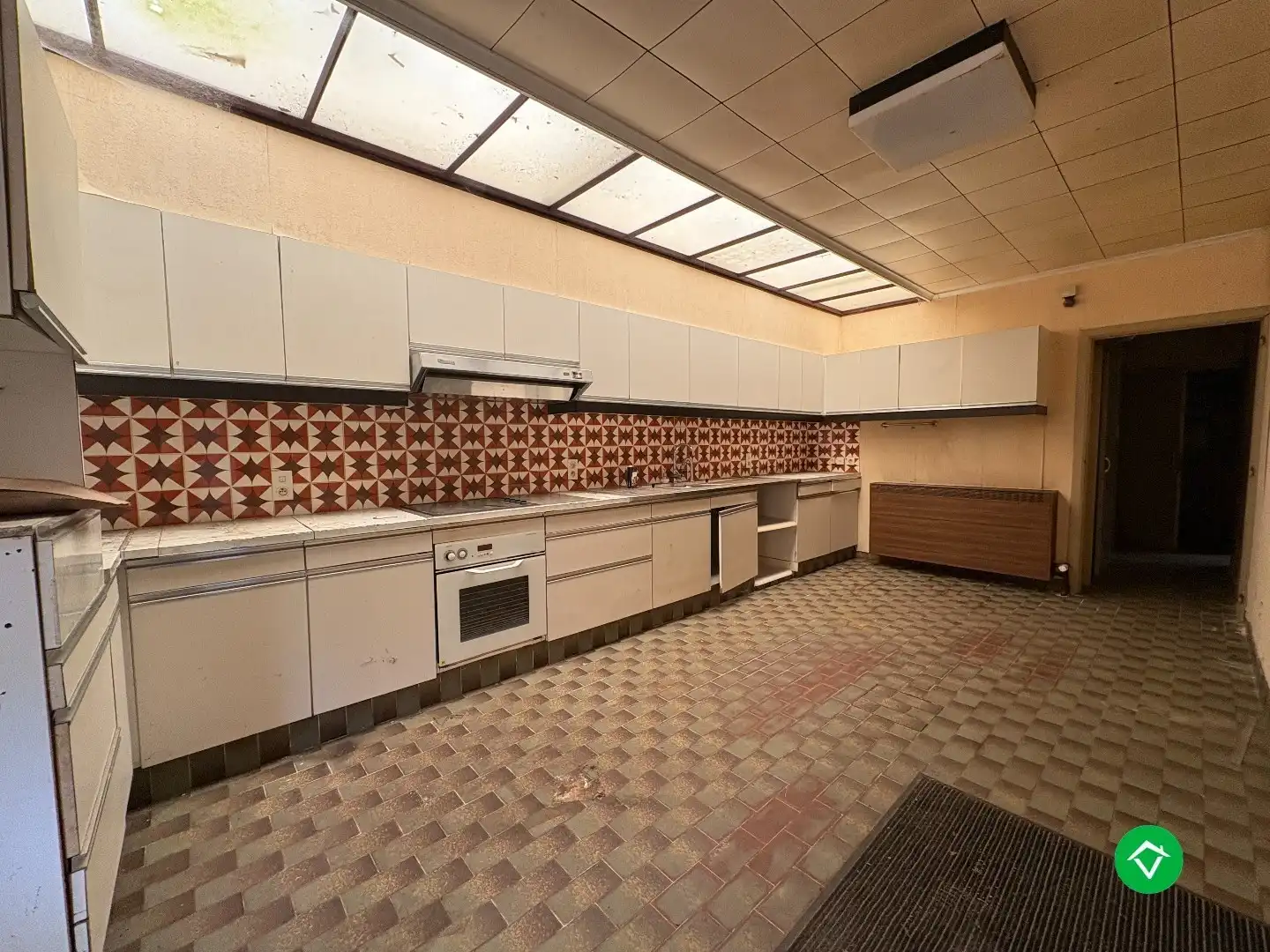 Projectgrond in centrum Koekelare – voormalig handelspand foto 8