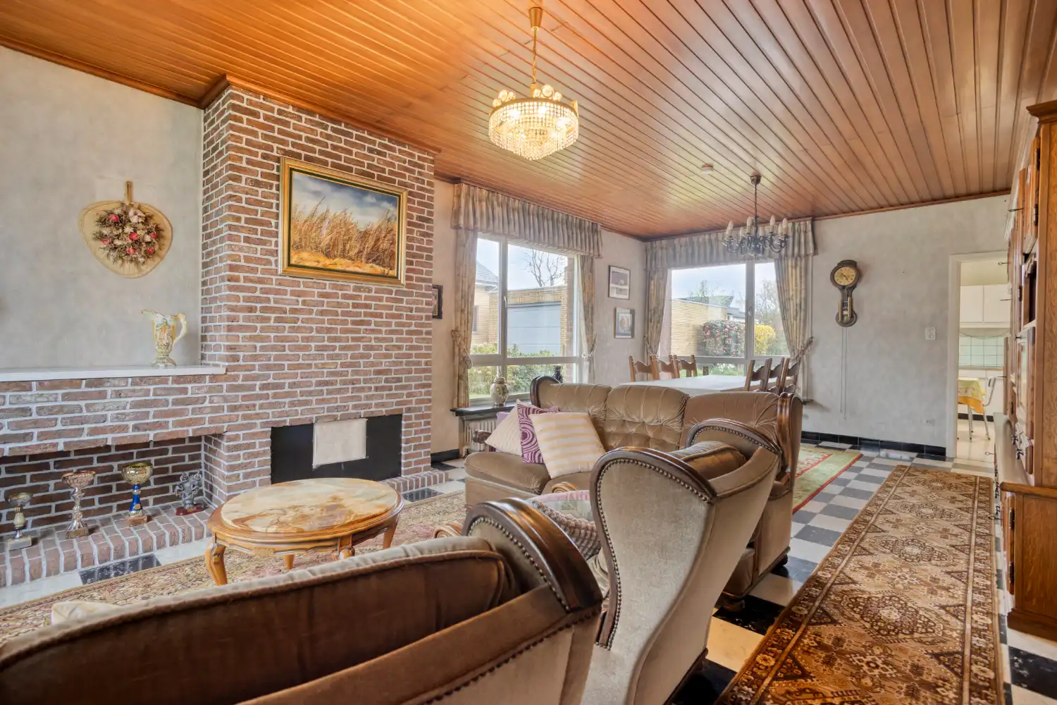 Verzorgde bungalow op topligging met 2 slaapkamers, inpandige garage en zonnige tuin foto 3