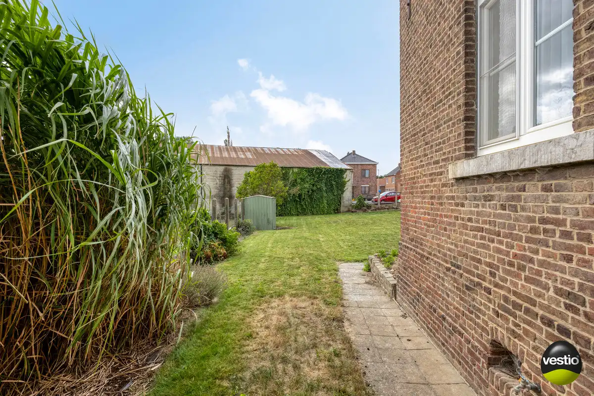 RUSTIG GELEGEN KARAKTERVOLLE AUTHENTIEKE WONING OP 6A85CA TE LAUW. foto 33