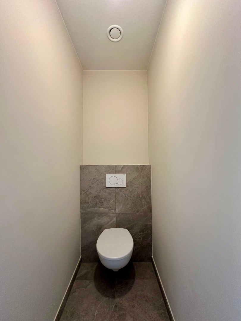 Nieuwbouwwoning in rustige woonwijk foto 16