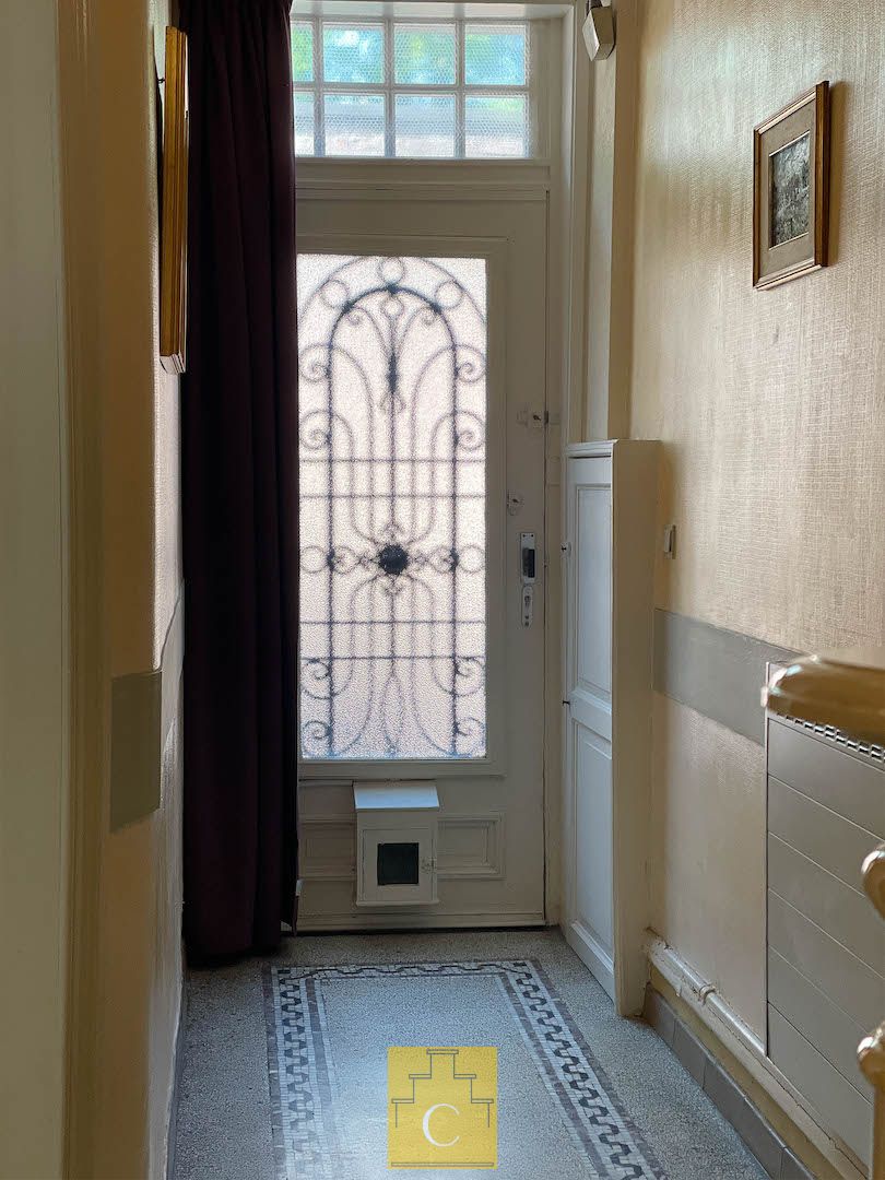 Karakterpand uit de late jaren ‘20 met zongerichte tuinpatio’s en authentiek achterhuis, onbetaalbaar uitzicht op een historische kloostertuin foto 4