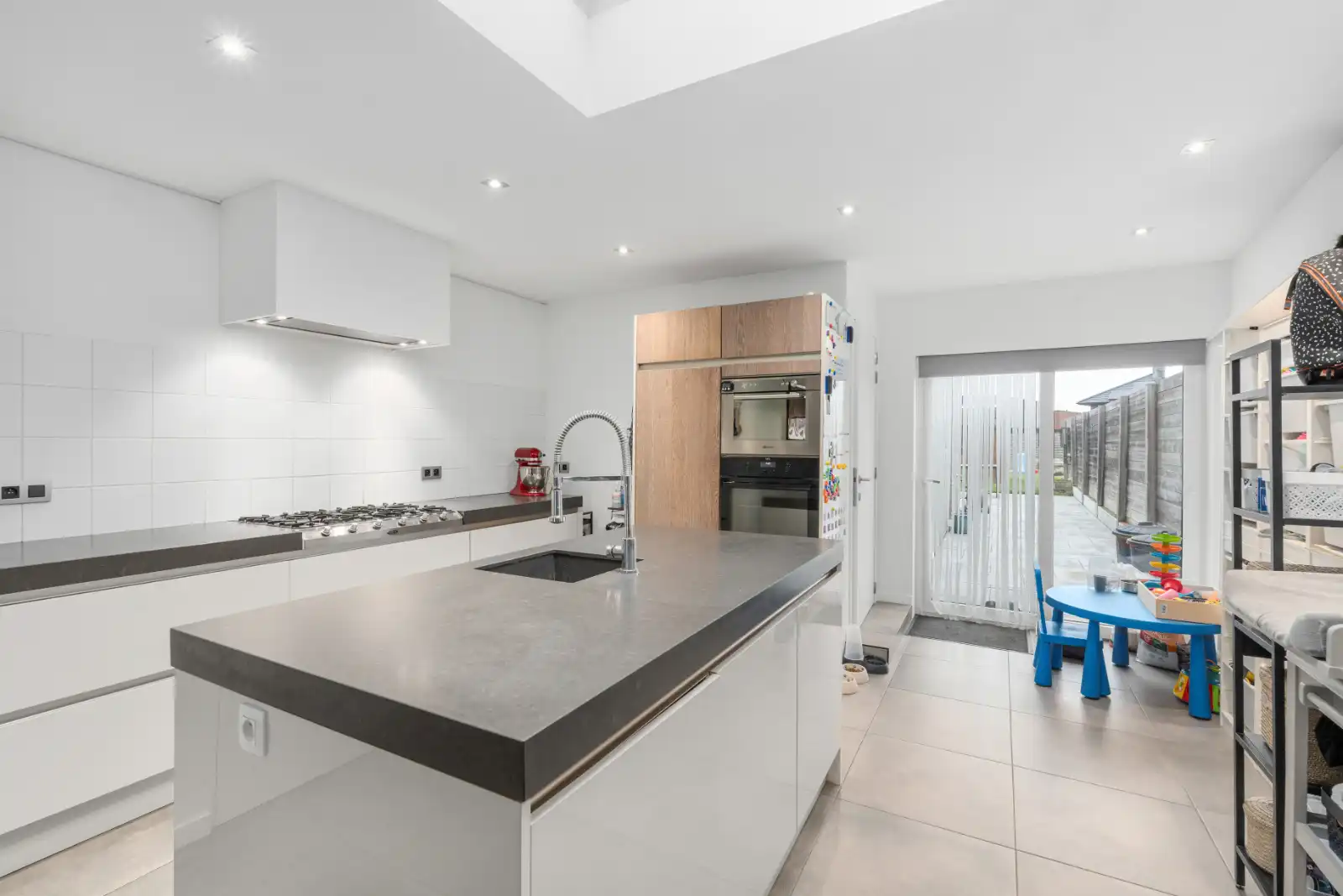 Charmante gerenoveerde starterswoning in Ardooie! foto 5