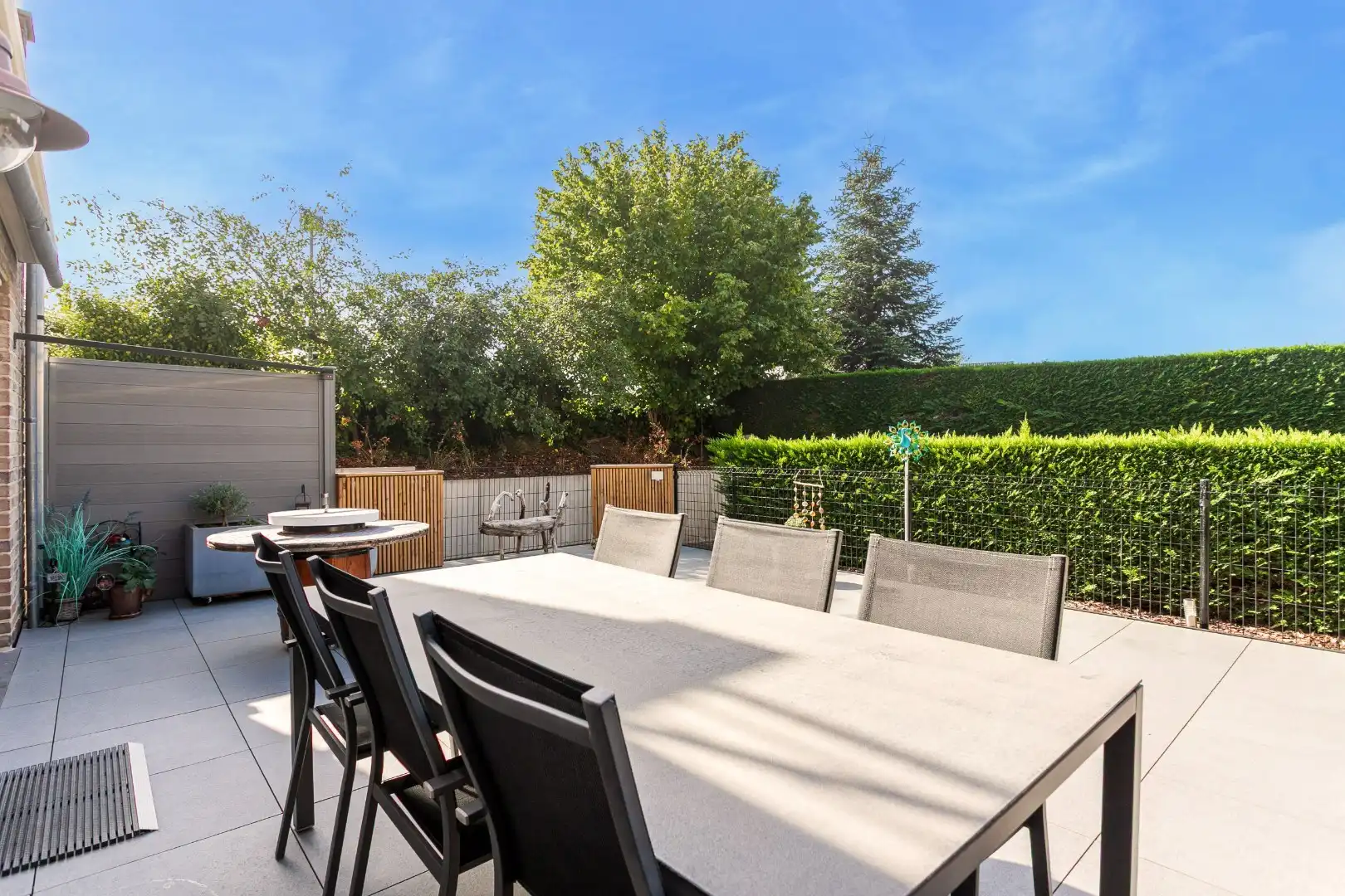 Instapklaar 2 slpk appartement met garage te Halle foto {{pictureIndex}}