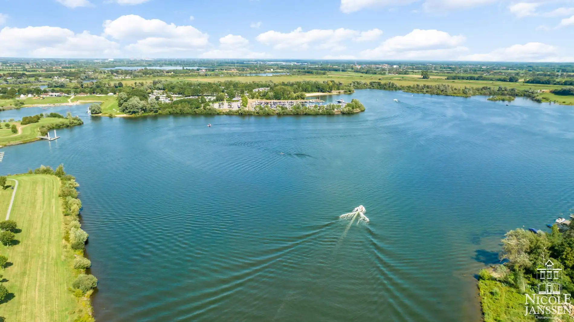 Luxueus ingerichte villa met vier slaapkamers en verzorgde tuin foto 45