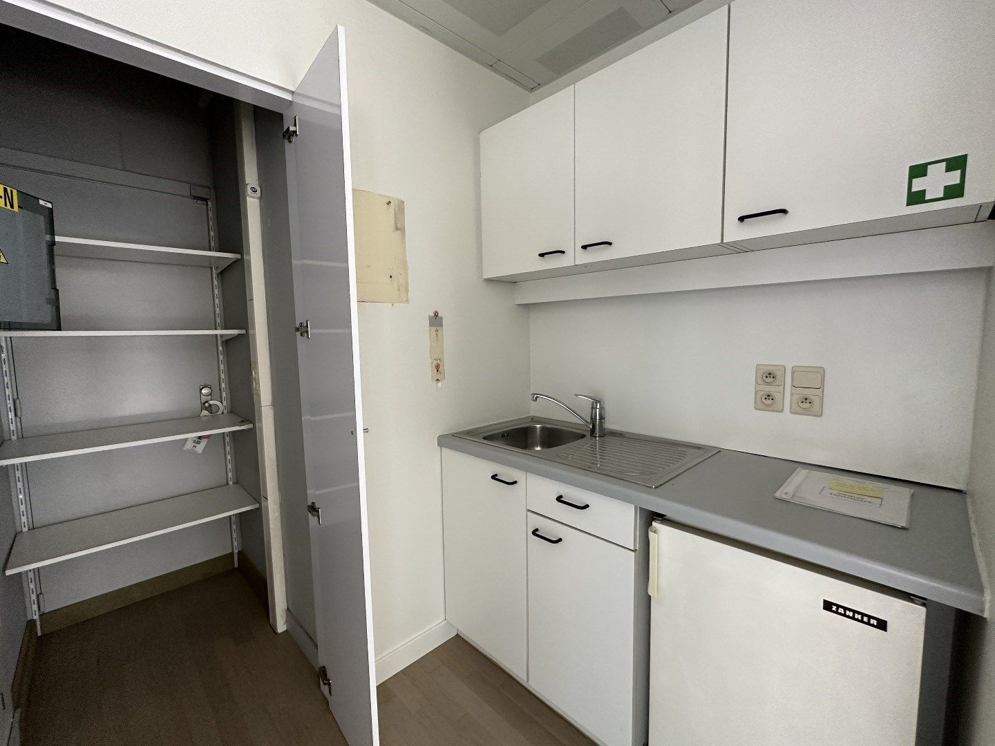 Instapklaar kantoor/winkelruimte, 75 m², Torhout foto 7
