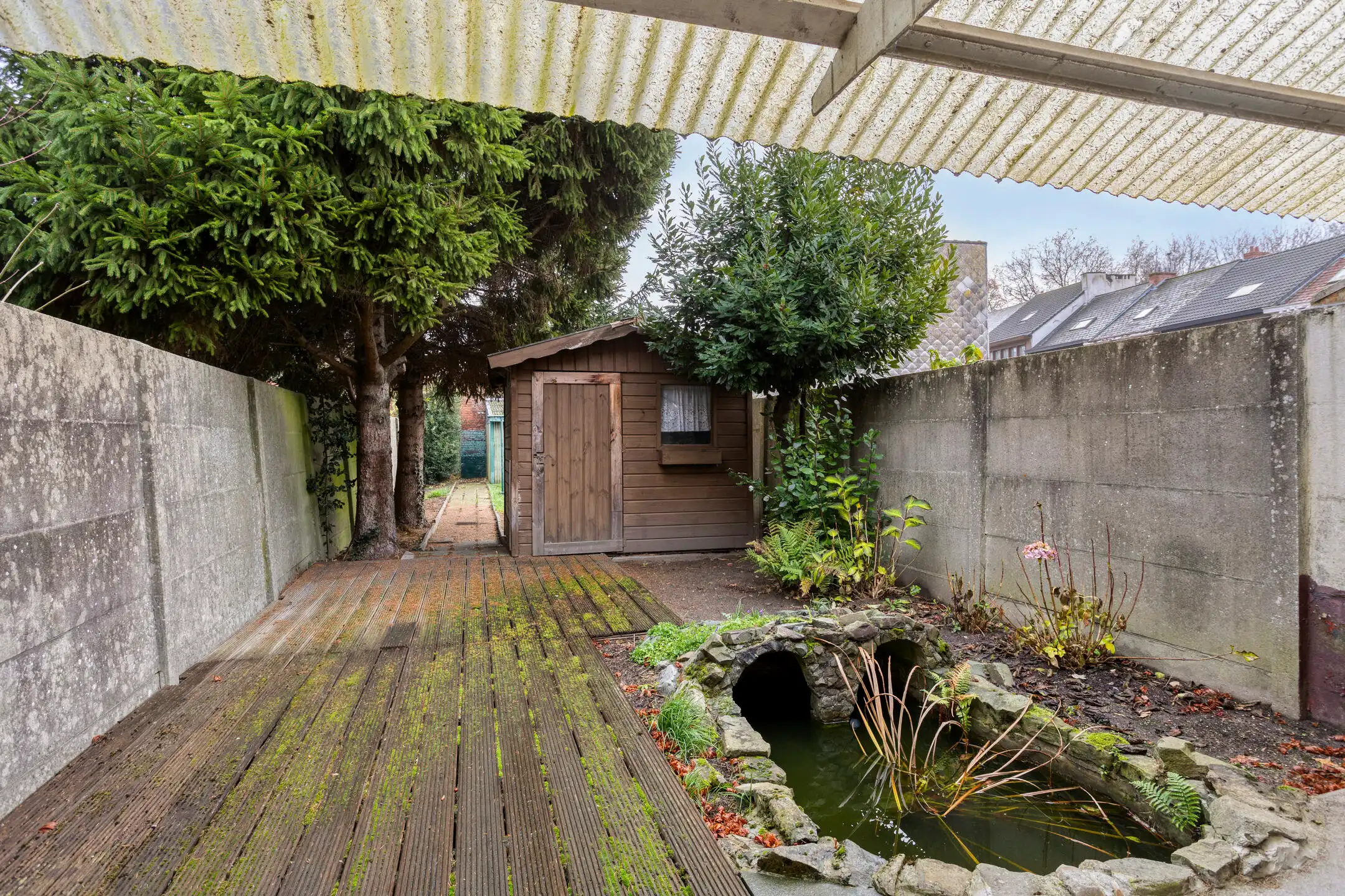 Charmante te renoveren woning met tuin en garage foto 4