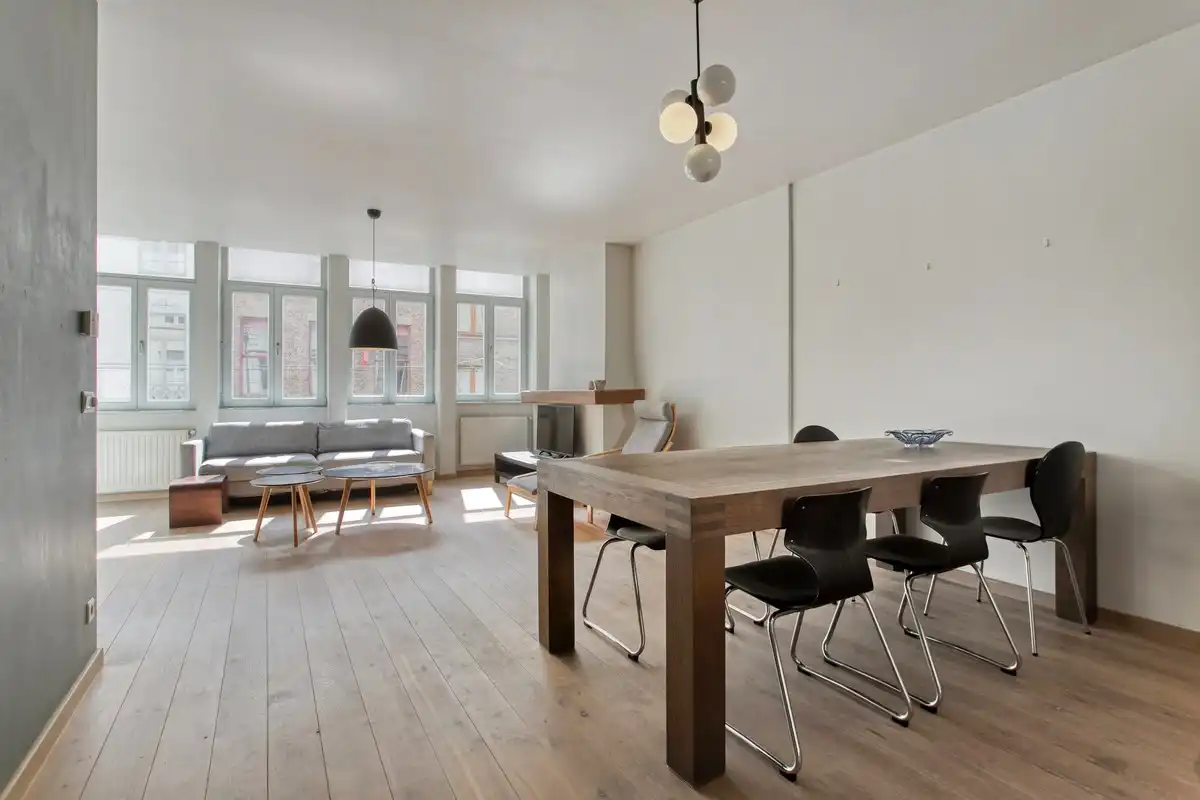 Karaktervol appartement met groot terras (20m²) in het midden van de stad aan het Karmelietenklooster en het Gravensteen. foto 3