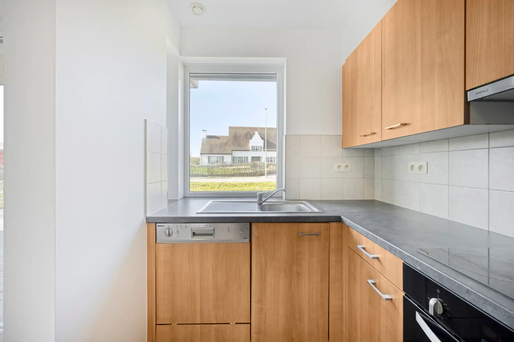 Gelijkvloers appartement met 2 slaapkamers, 2 garages, EPC B foto 5