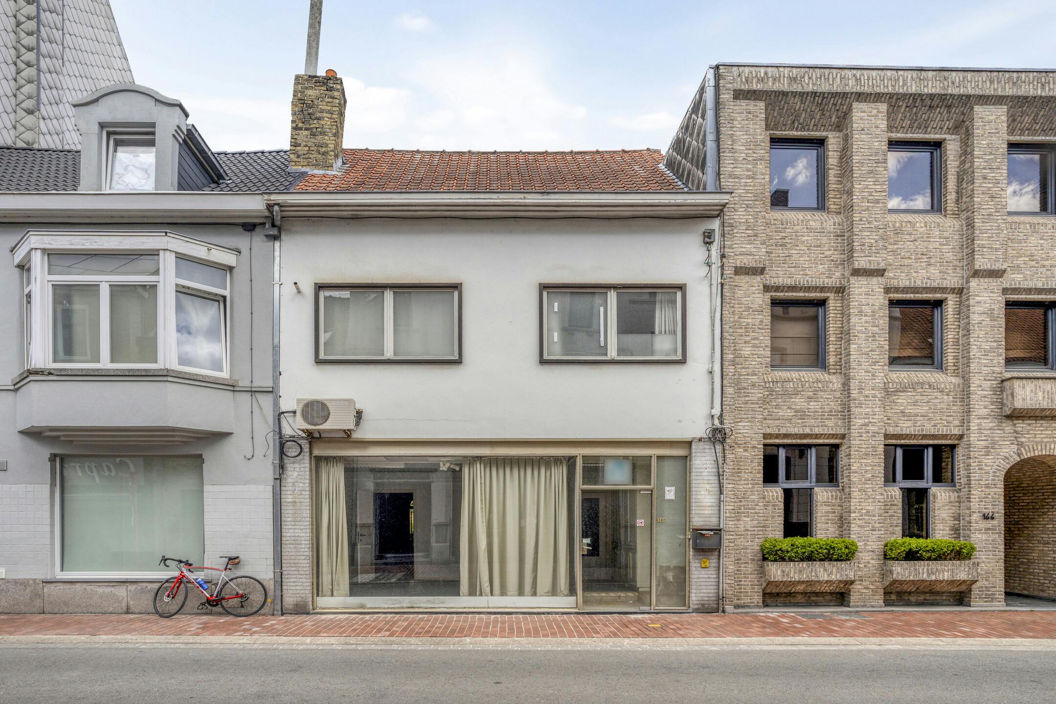 Huis met handelsruimte te koop in centrum Roeselare foto 2