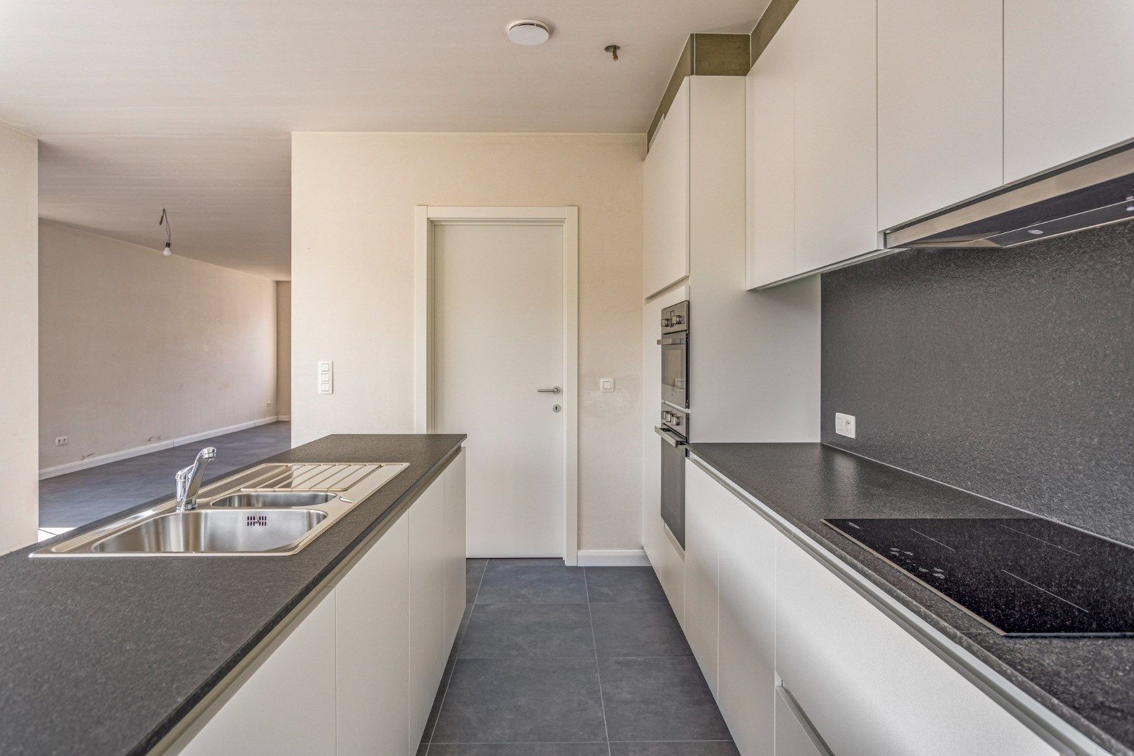 Kwalitatief afgewerkte halfopen nieuwbouwwoning met 3 ruime slpks op 412 m² te OLV Olen ! foto 8