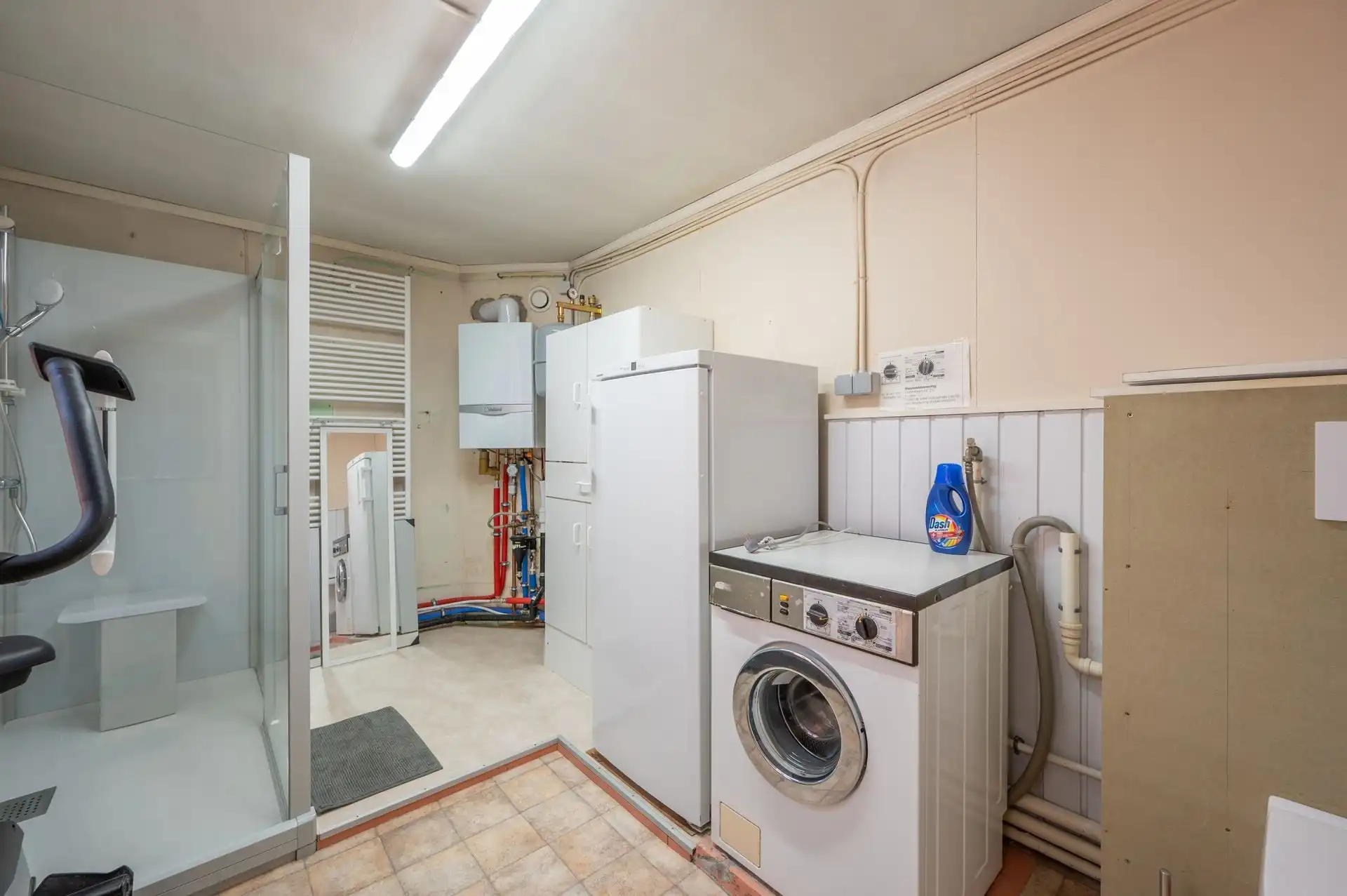 Grote gezinswoning met tuin en 7 slaapkamers nabij centrum en zee foto 8