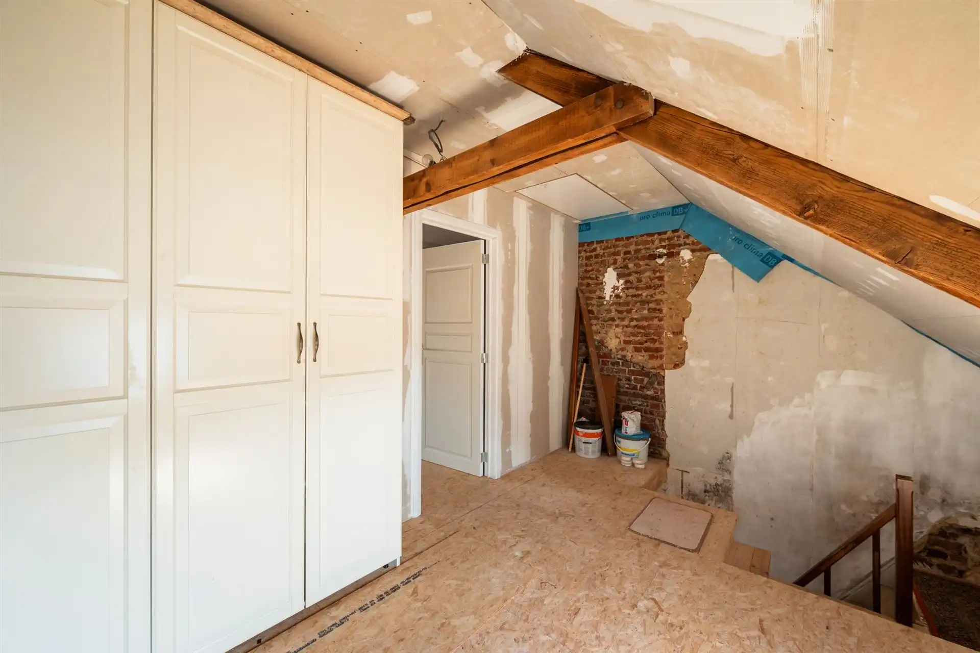 Te renoveren woning met 3 SLK, stadstuin en veel potentieel foto 14