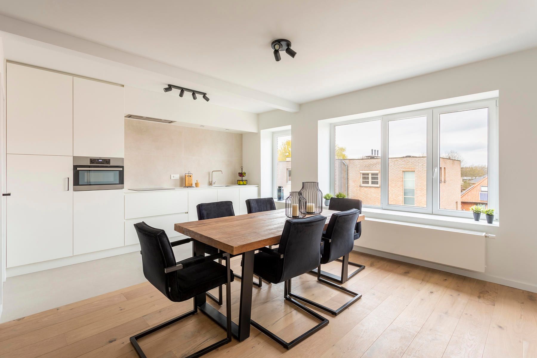 Gerenoveerd 2 slaapkamer appartement in hartje Wommelgem foto 5
