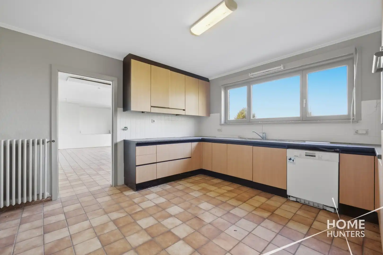 UITZONDERLIJK BEDRIJFSGEBOUW MET 2.268 M² LOODSRUIMTE EN 528 M² KANTOREN IN IEPER foto 40