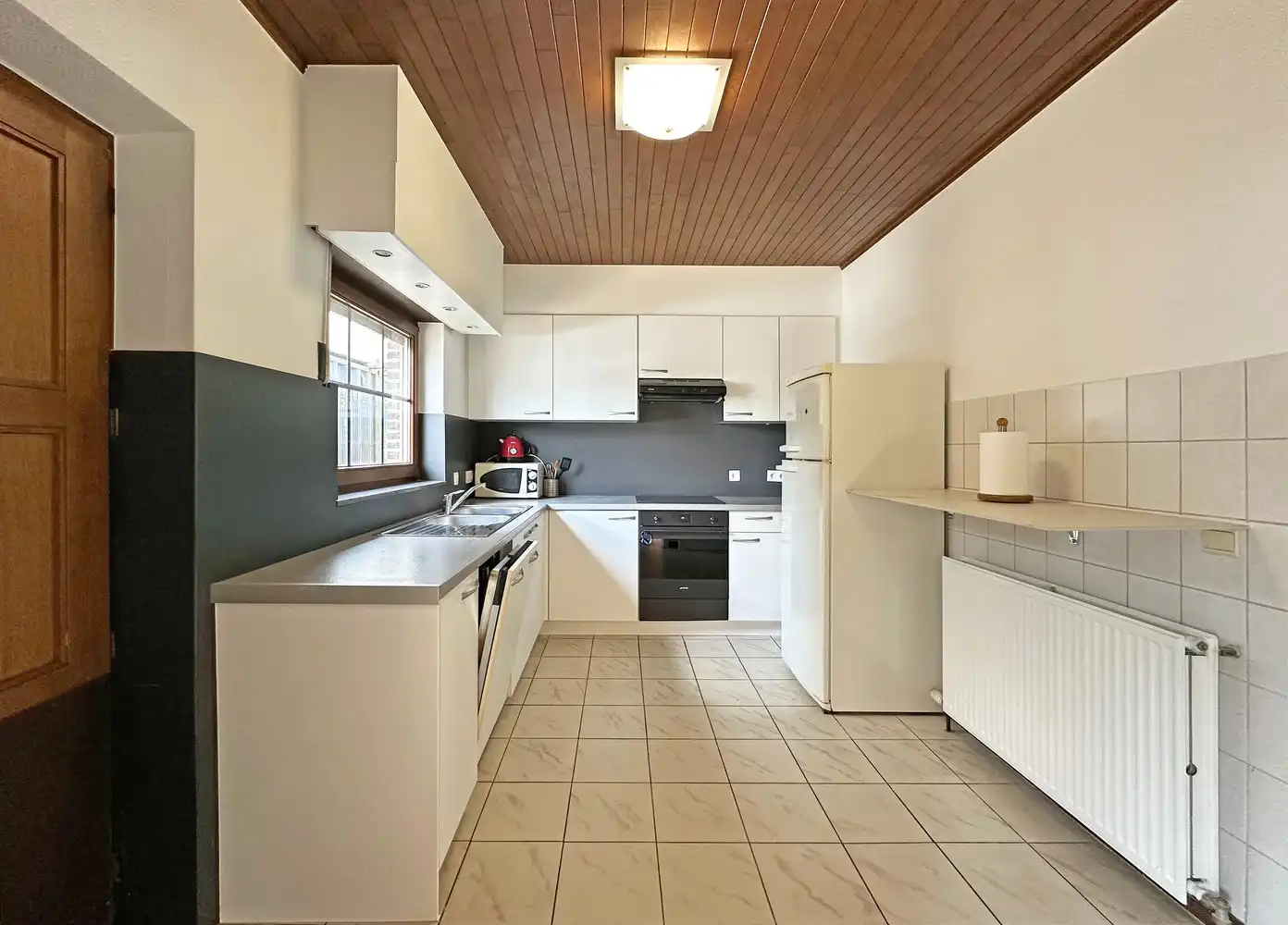 Zeer ruime woning met 4 slaapkamers, groot terras en 2 autostaanplaatsen! foto 7