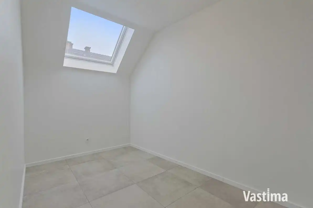 Recent appartement met 2 slaapkamers, terras, lift en garage foto 16
