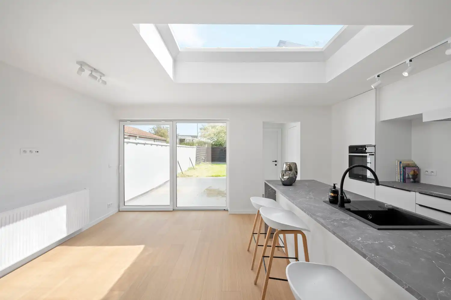 Prachtig gerenoveerde woning met tuin op wandelafstand van de Zee foto {{pictureIndex}}