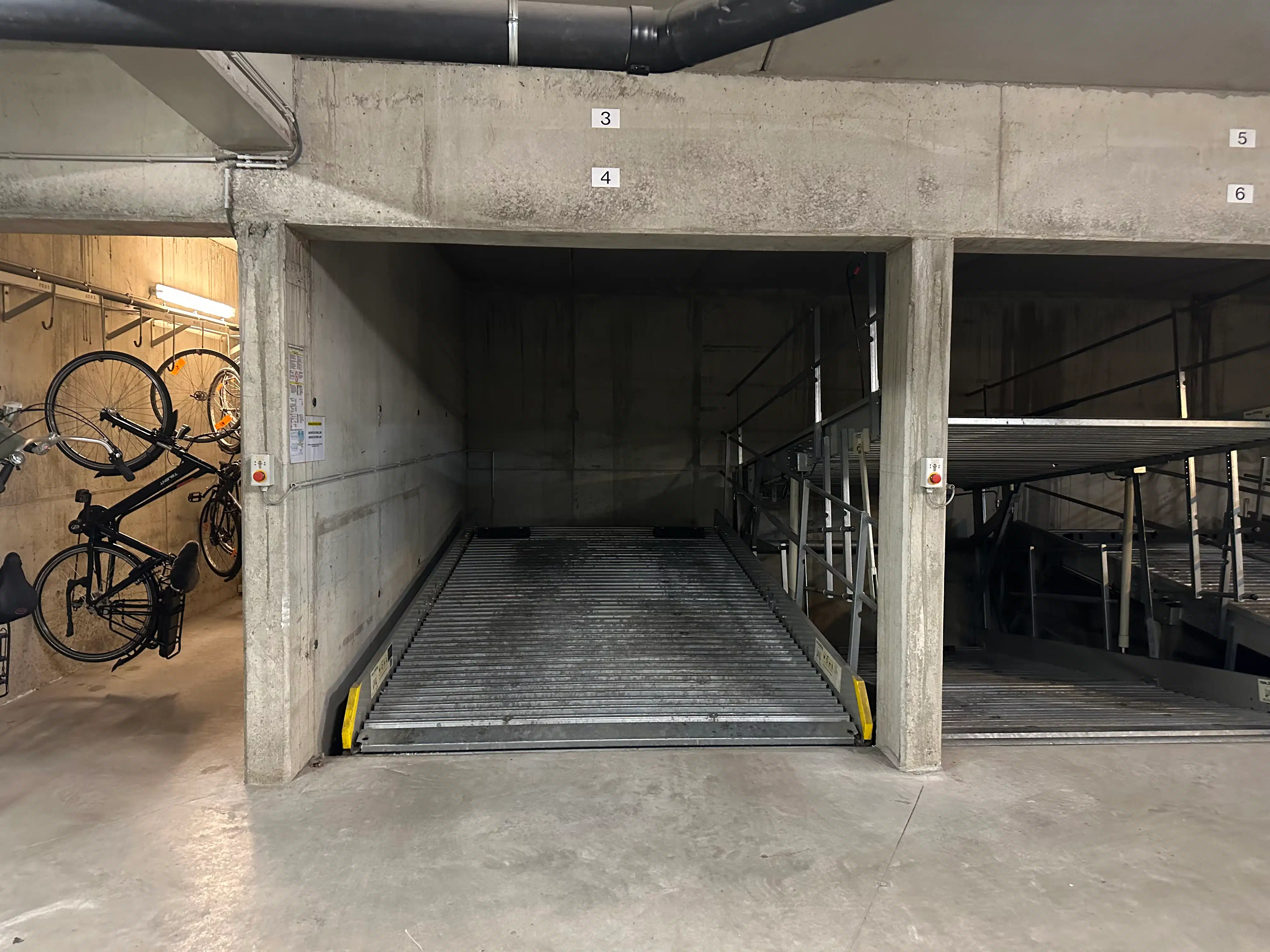 Staanplaats pal in het centrum van Blankenberge foto {{pictureIndex}}