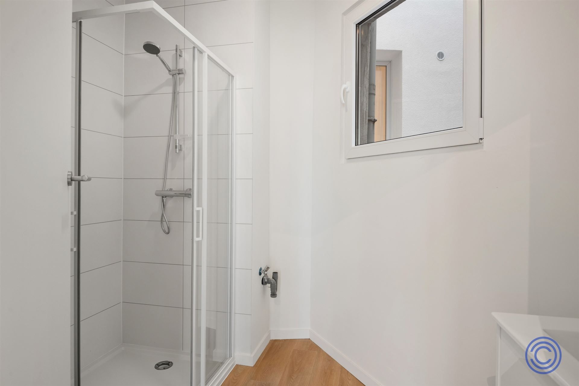 Gerenoveerde studio in Sint-Andrieswijk! foto 6