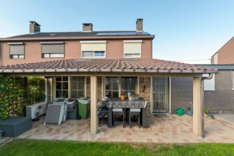 HALFOPEN BEBOUWING MET 3 SLKS EN EEN GARAGE VLAKBIJ HET CENTRUM foto 29