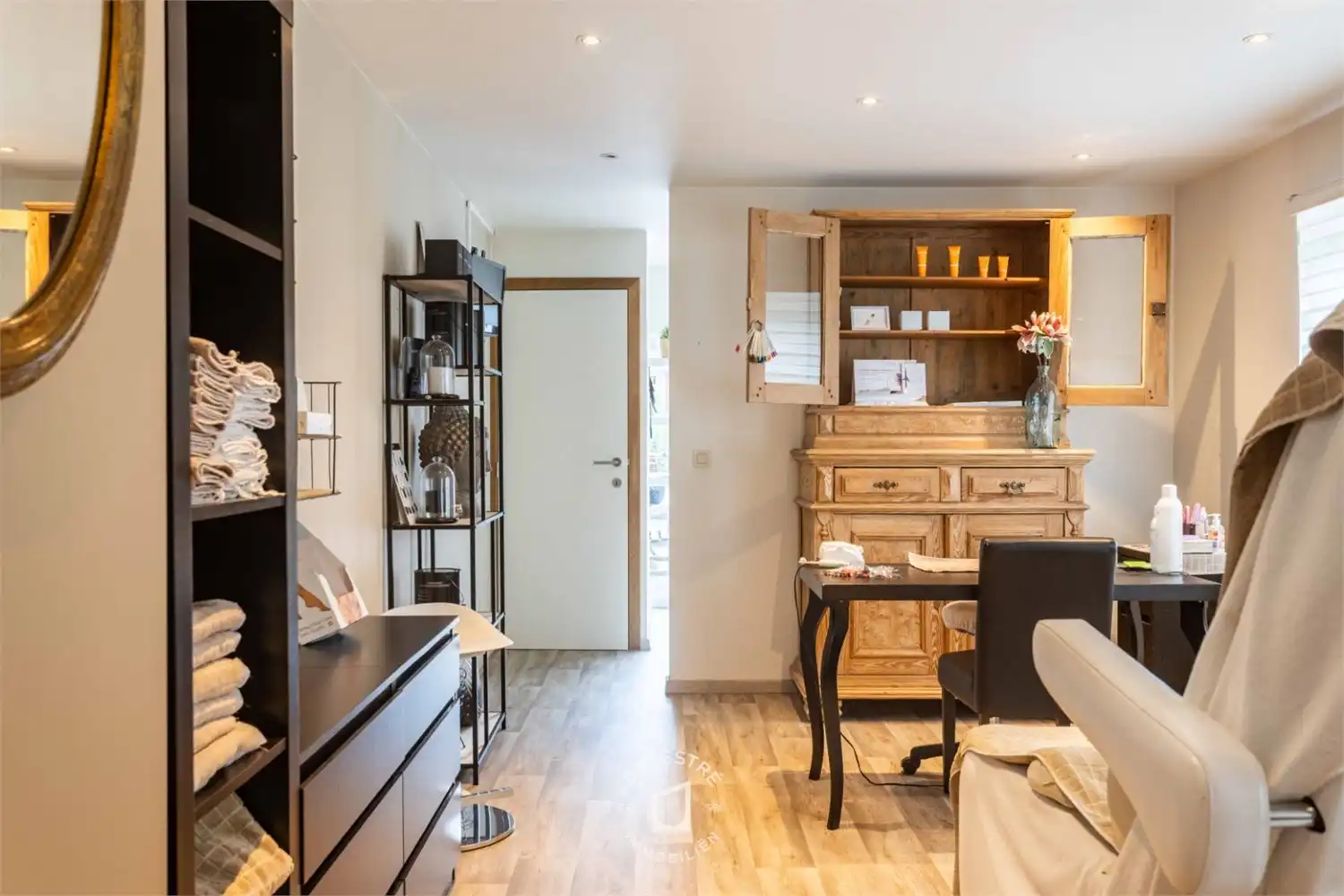 ** IN OPTIE ** GERENOVEERDE WONING MET 6 SLPK. EN TUIN foto 30