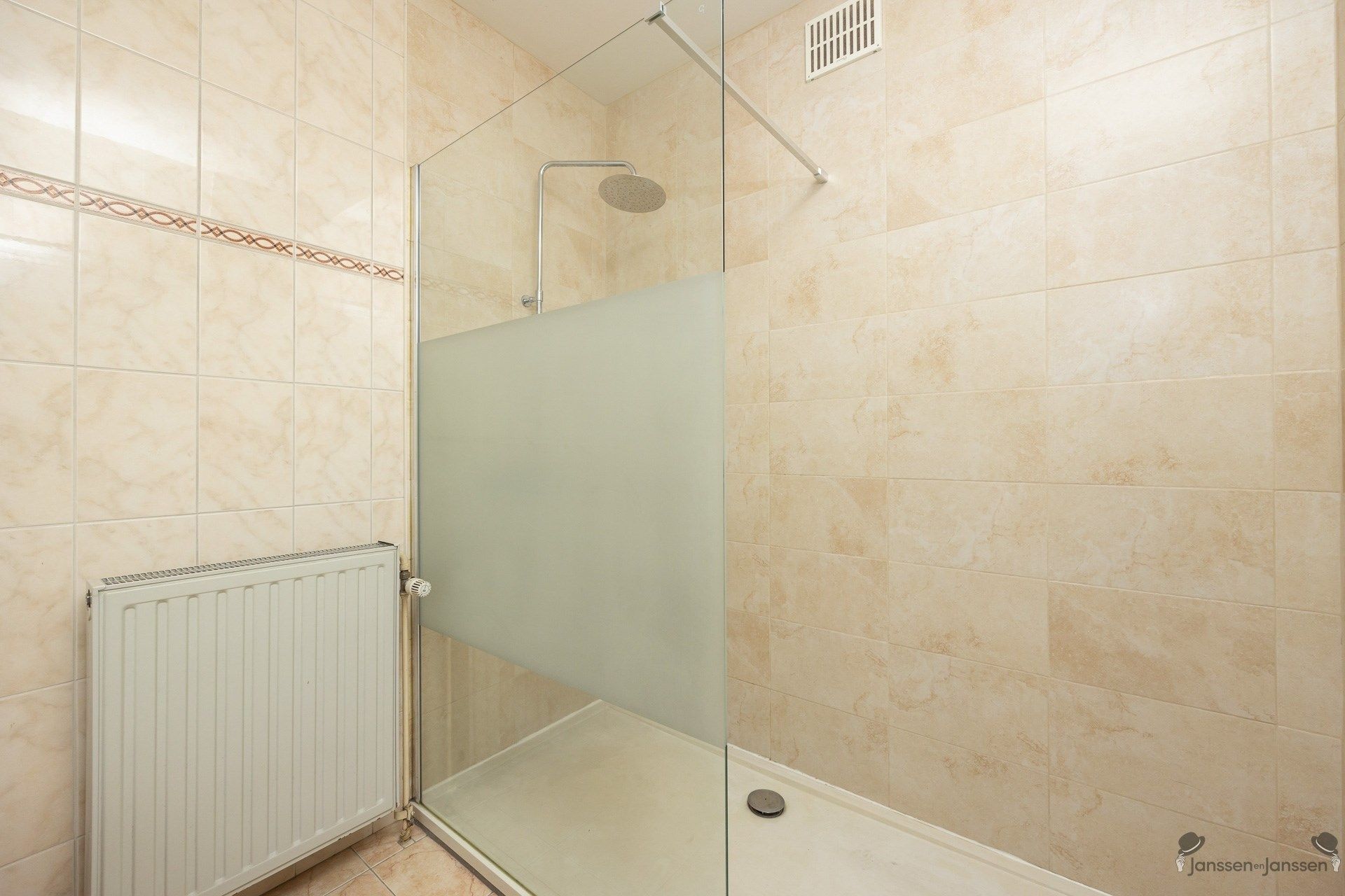 Ruim en licht appartement in centrum van Schoten foto 10