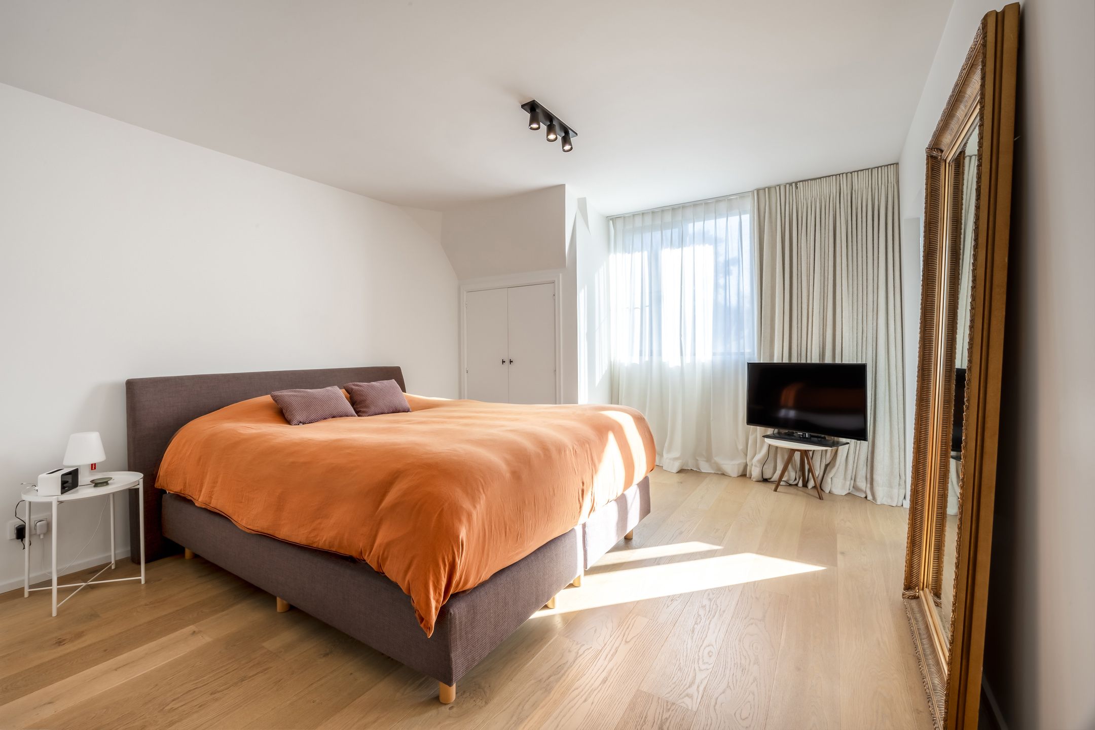 Recent gerenoveerde rietgedekte villa vooraan Schilde dorp! foto 28
