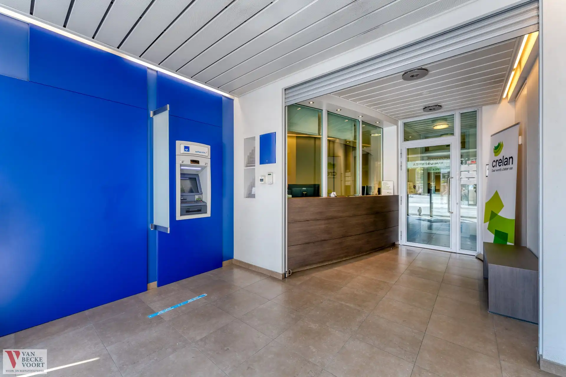 Handelsgelijkvloers 217m² + 6 autostandplaatsen foto 2