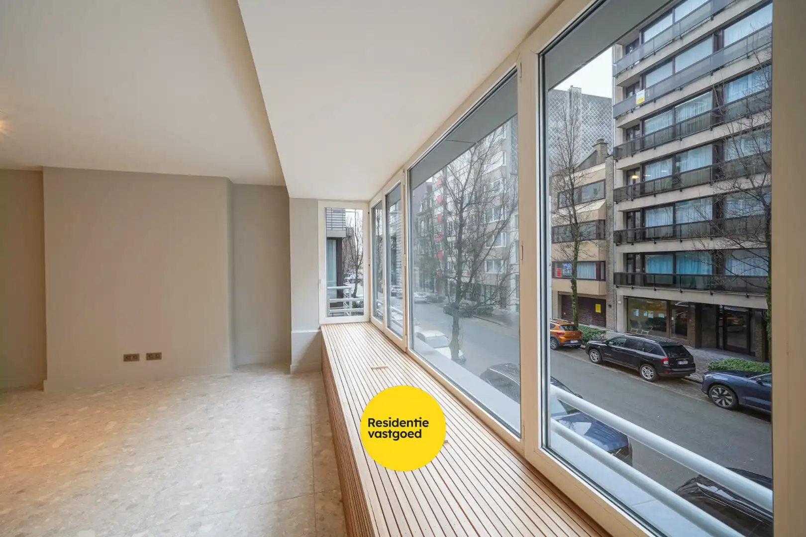 Gerenoveerd 2-slpk appartement met balkon en lift in Oostende foto 4