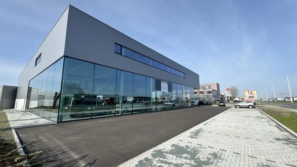 Nieuwbouw showroom met magazijn te huur aan A12 in Aartselaar foto 2