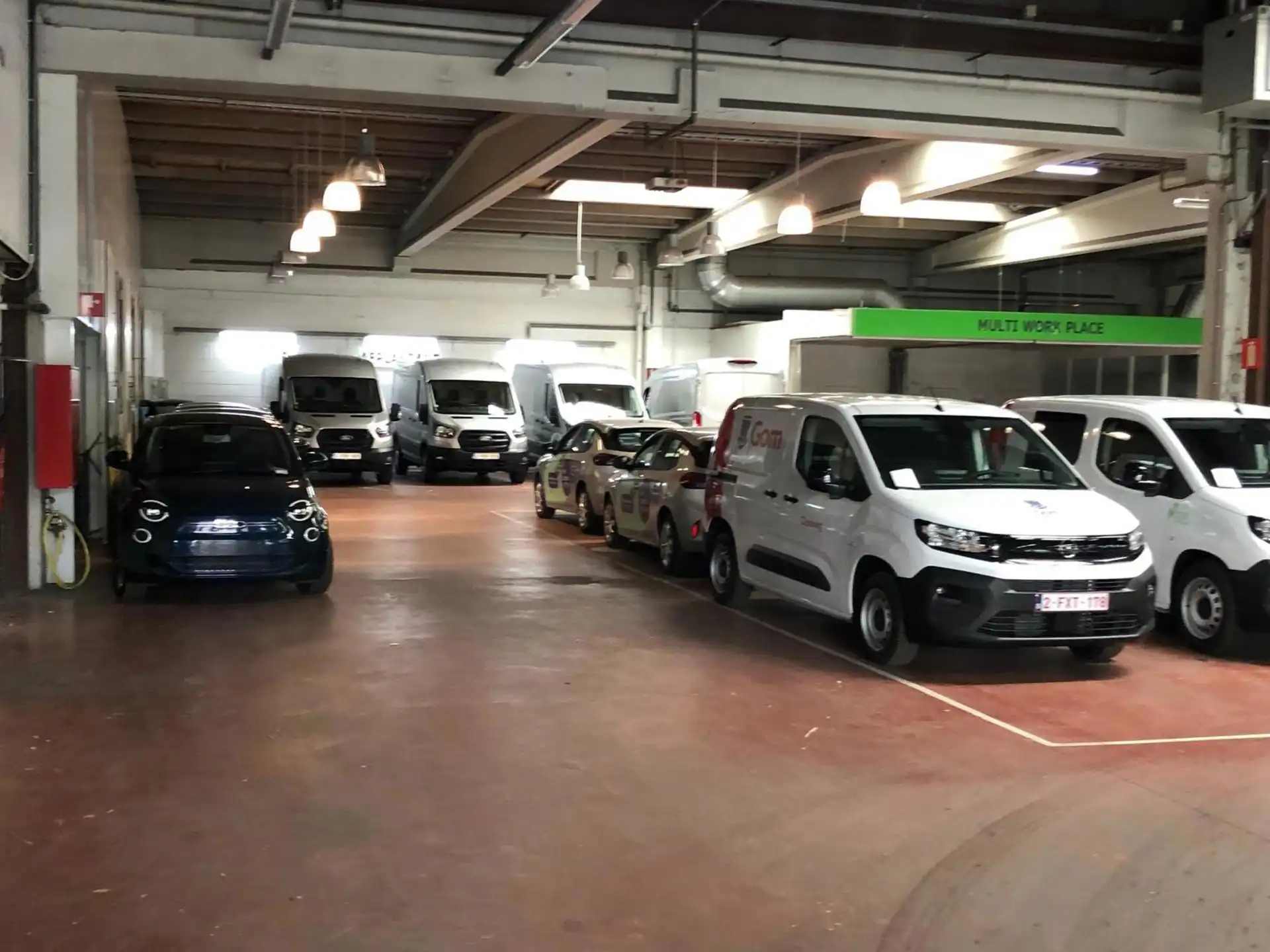 Magazijn met verhard terrein en kantoren te Kontich Industrie foto 5