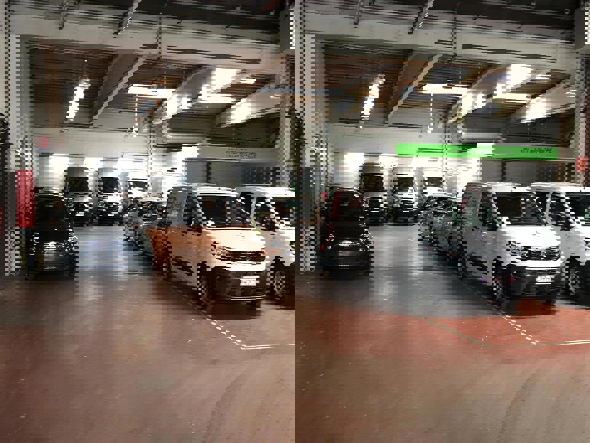 Magazijn met verhard terrein en kantoren te Kontich Industrie foto 5